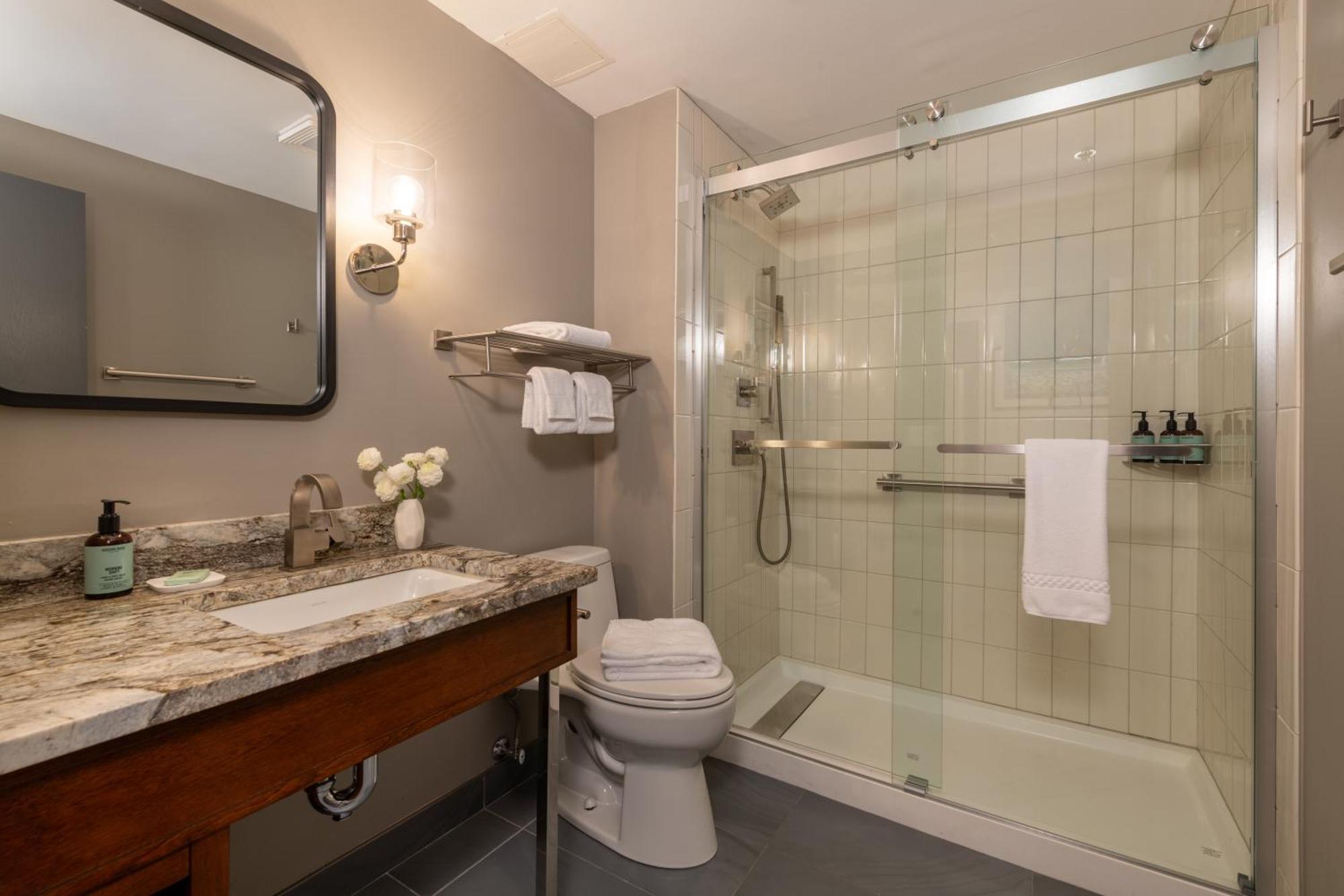 Executive Suite,1756585507:JPEG