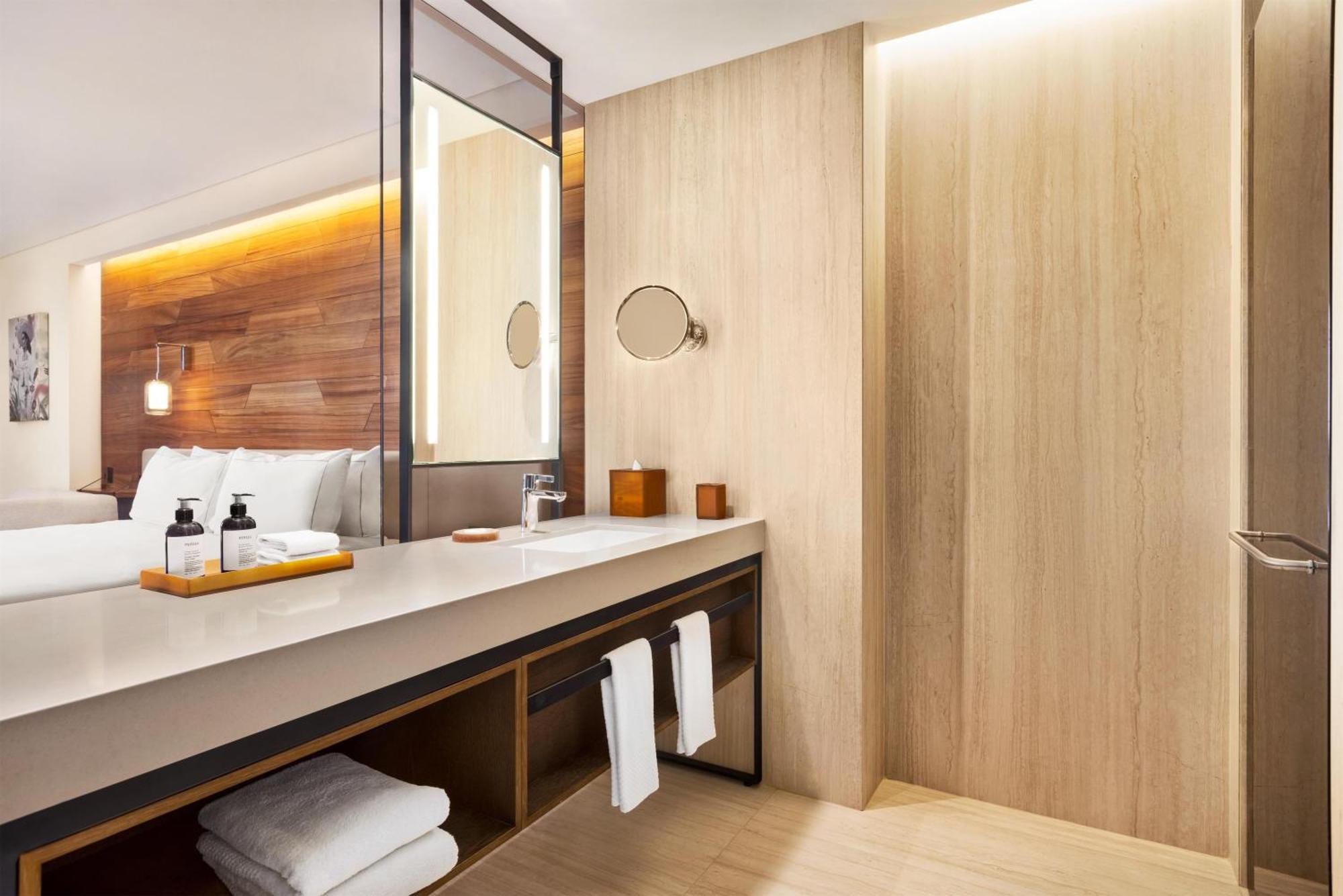 Corner King Room with Ocean View
