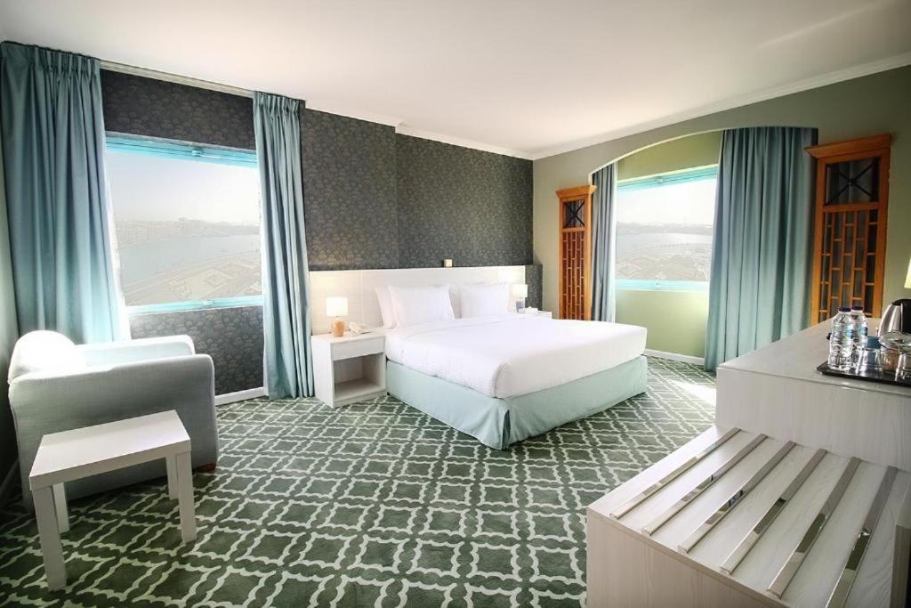 Suite Room   king  with  Heritage View