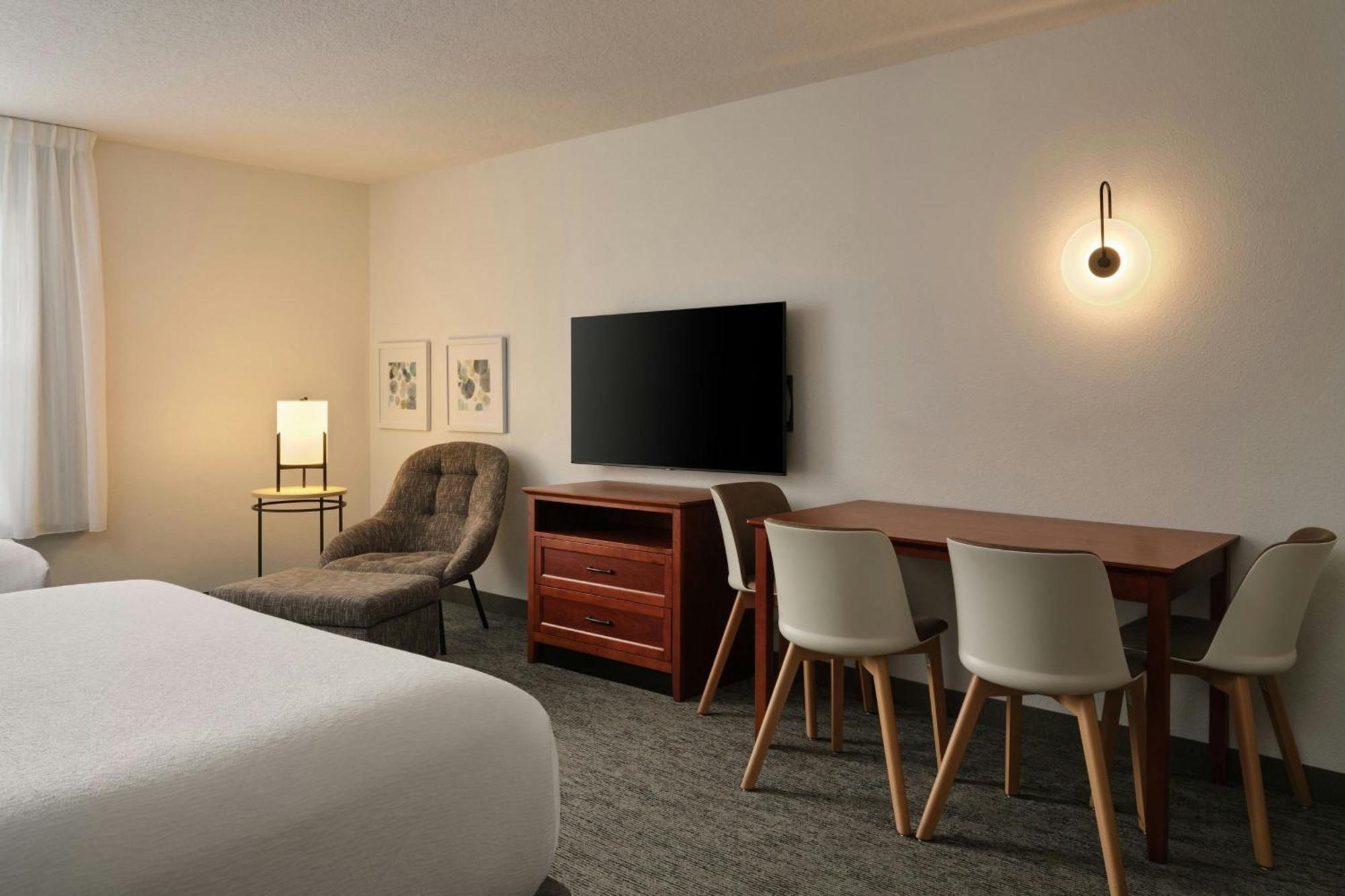 Queen Studio,1758323689:JPEG