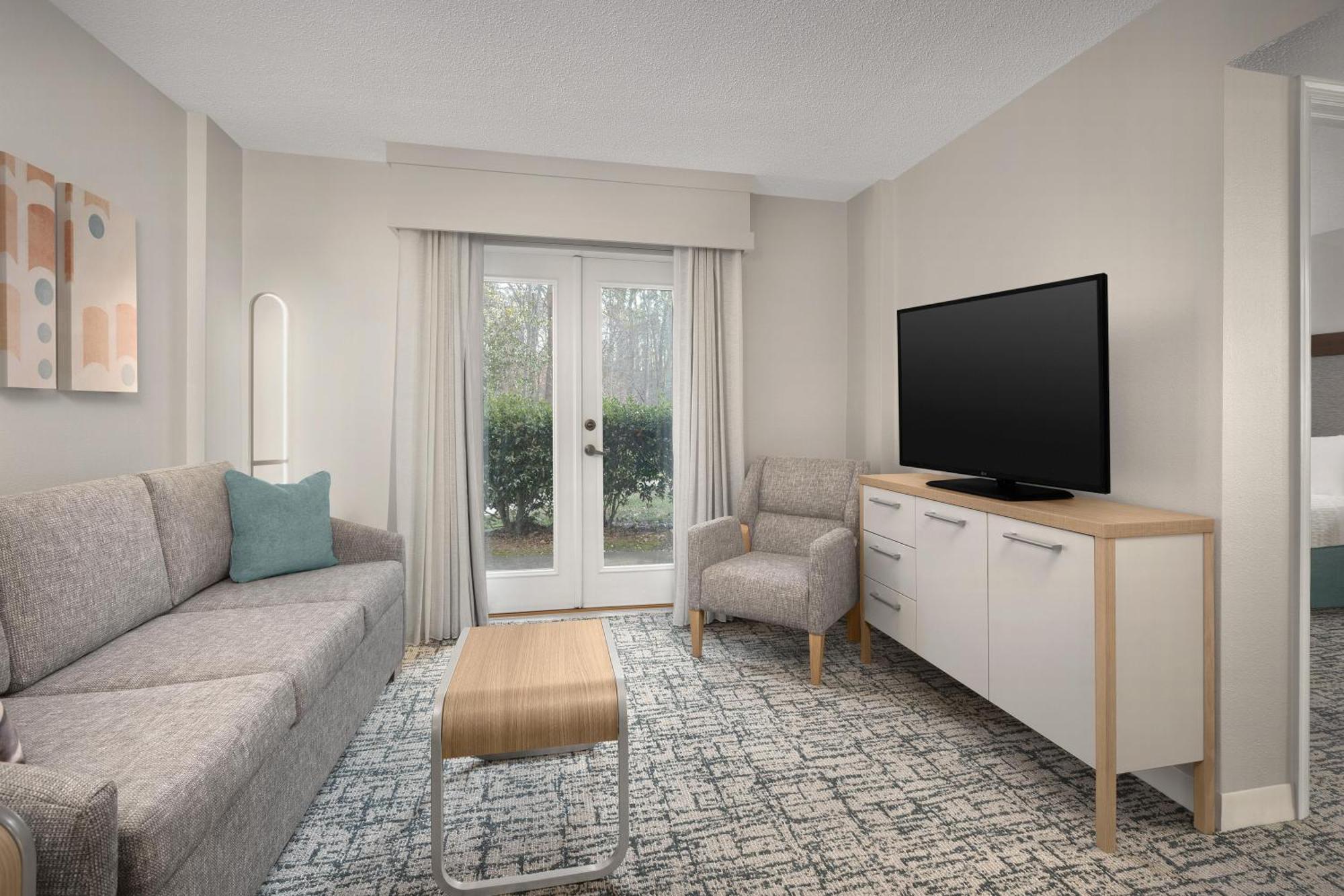 Two-Bedroom Suite with One King And Two Double Beds - Non-Smoking