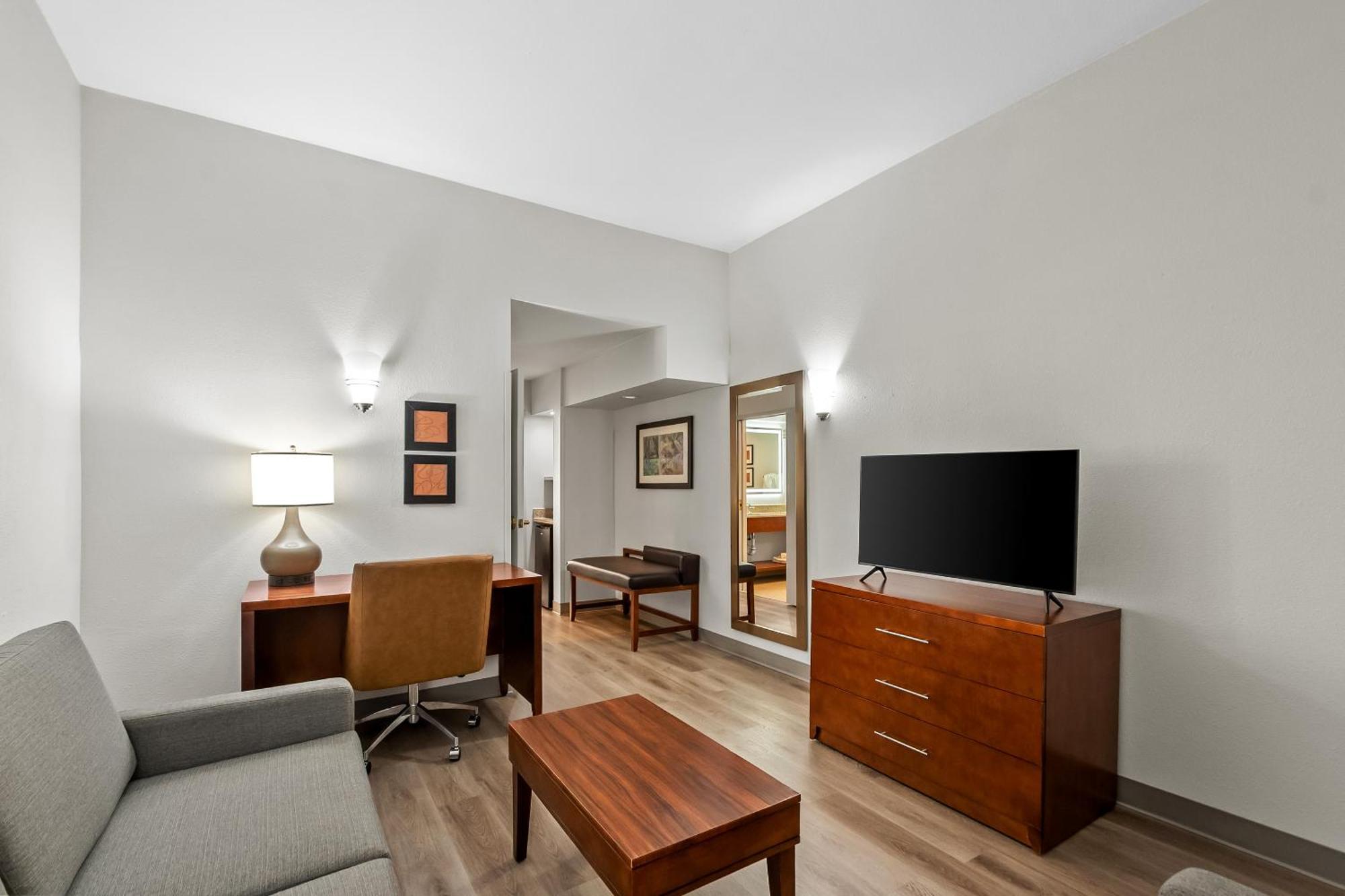 One-Bedroom King Suite
