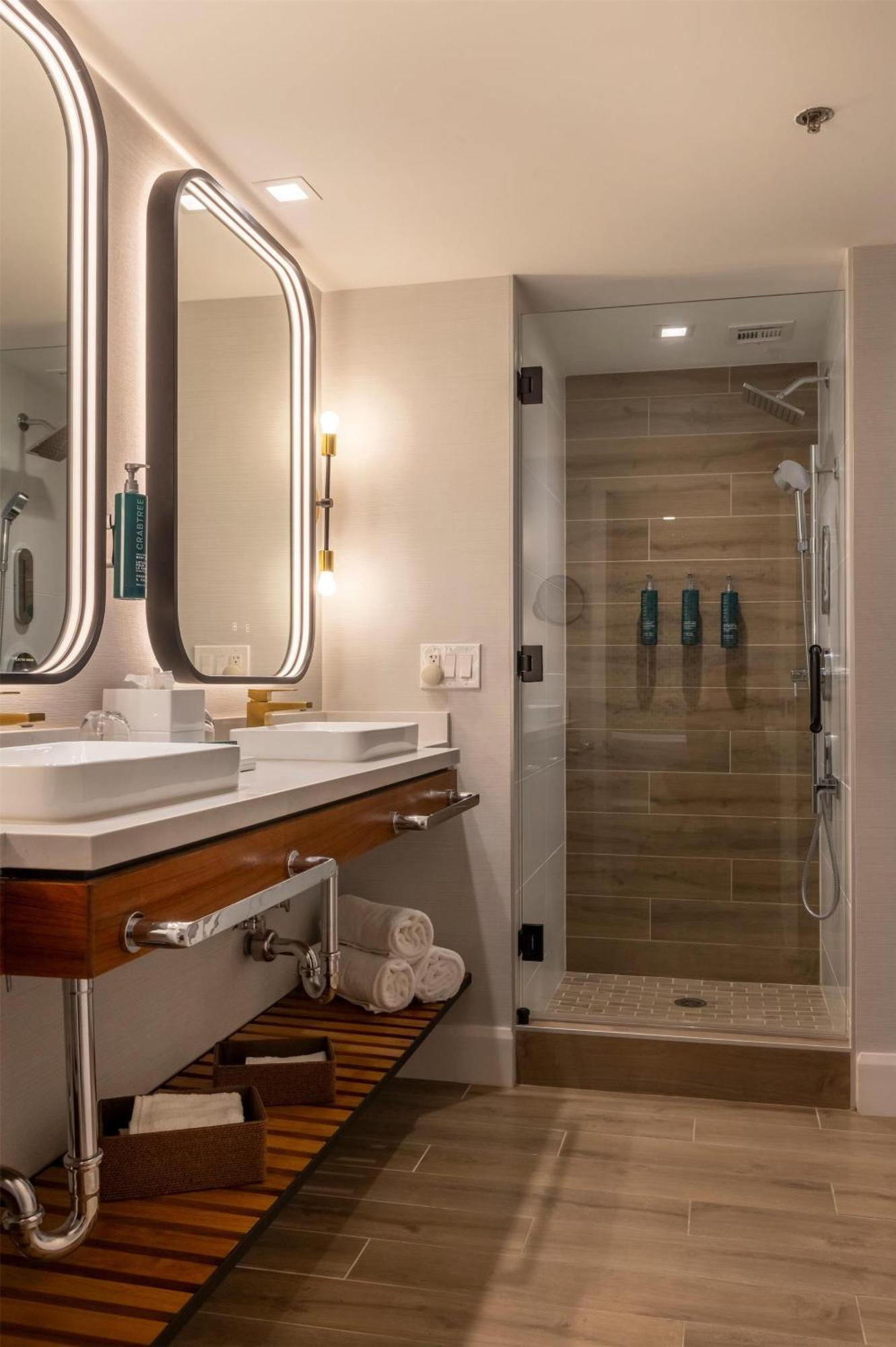 Oceanfront One-Bedroom Suite - Huntington Tower,1758334367:JPEG