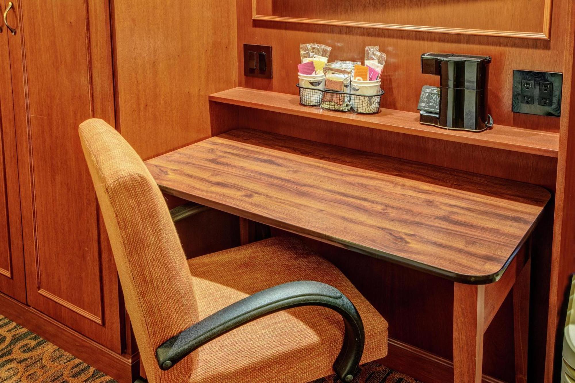 King Room with King Bed - Non-Smoking,1758335736:JPEG