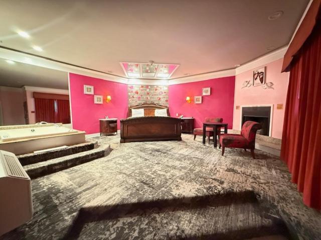 Junior King Suite with Jacuzzi and Fireplace