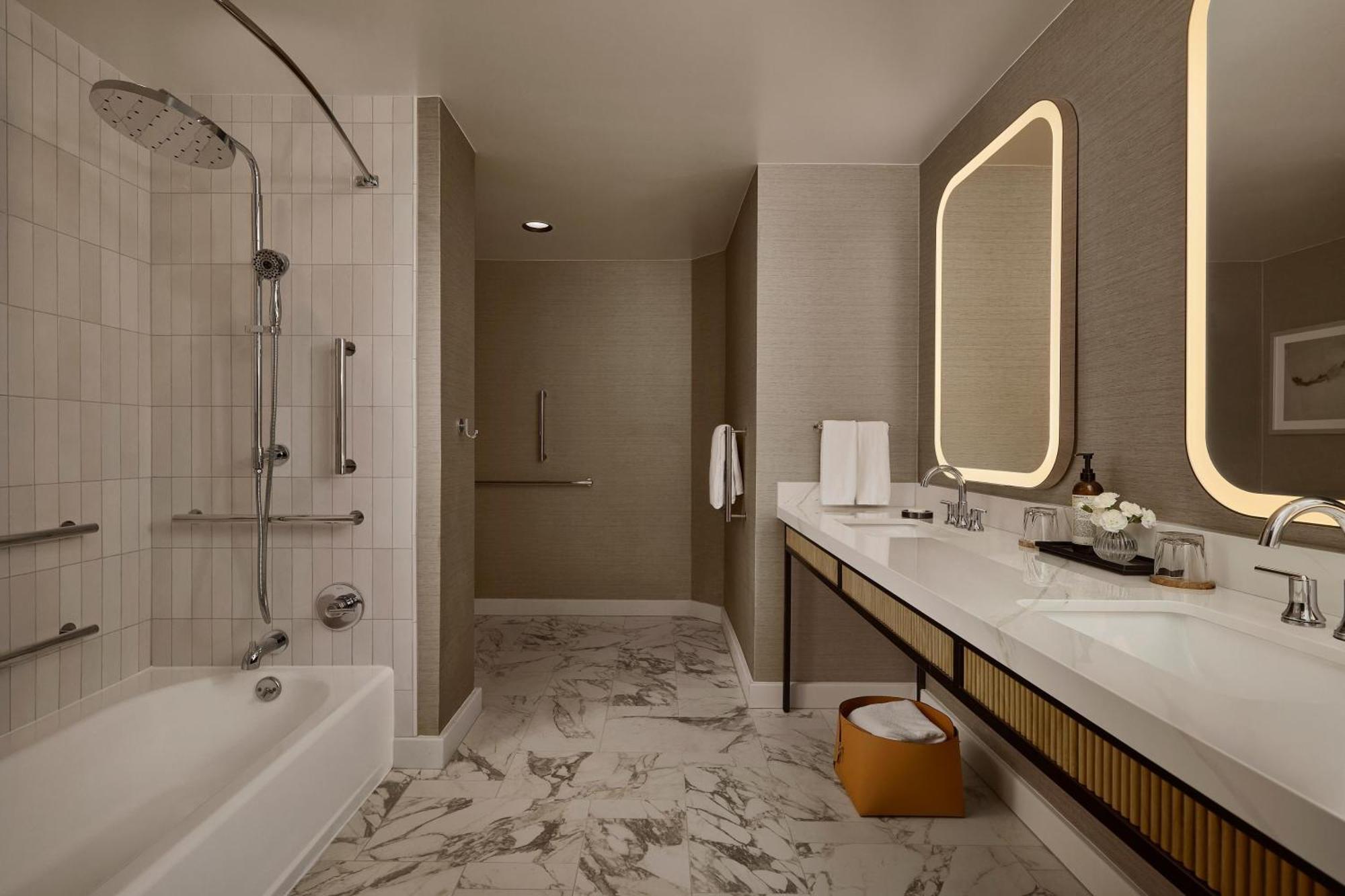 King Room with Accessible Tub - Disability Access,1758560824:JPEG