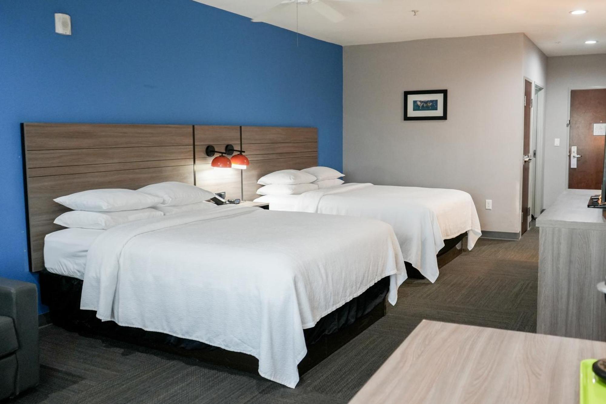 Deluxe Two Queen Room- Wheelchair Accessible,1758437371:JPEG