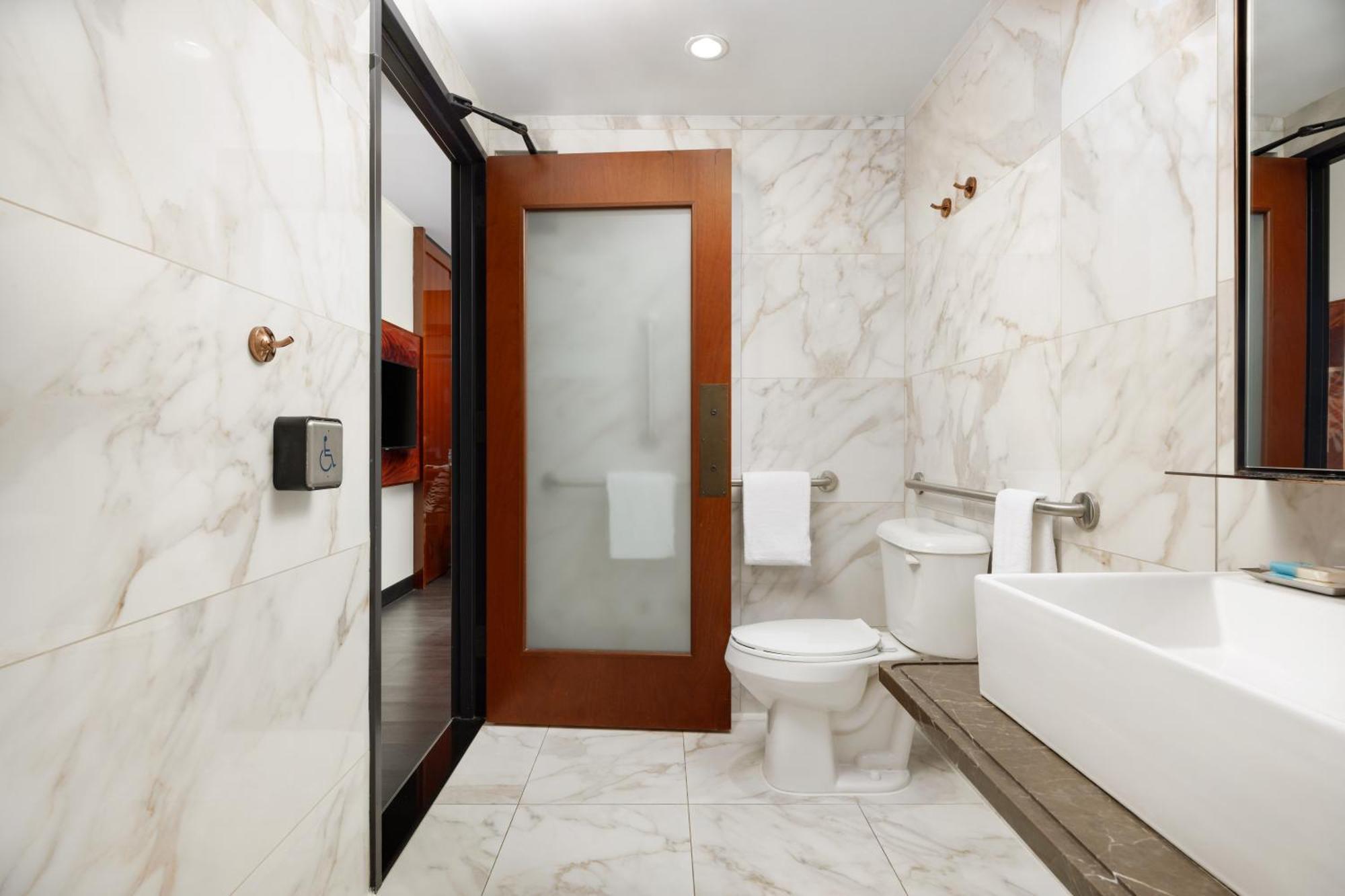 Empire State View Double Double Accessible
