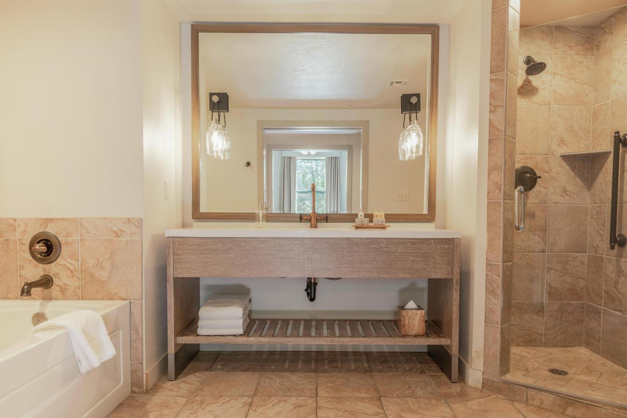 One-Bedroom Suite with One King Bed and Sofa Bed - Riverside,1758494570:JPEG