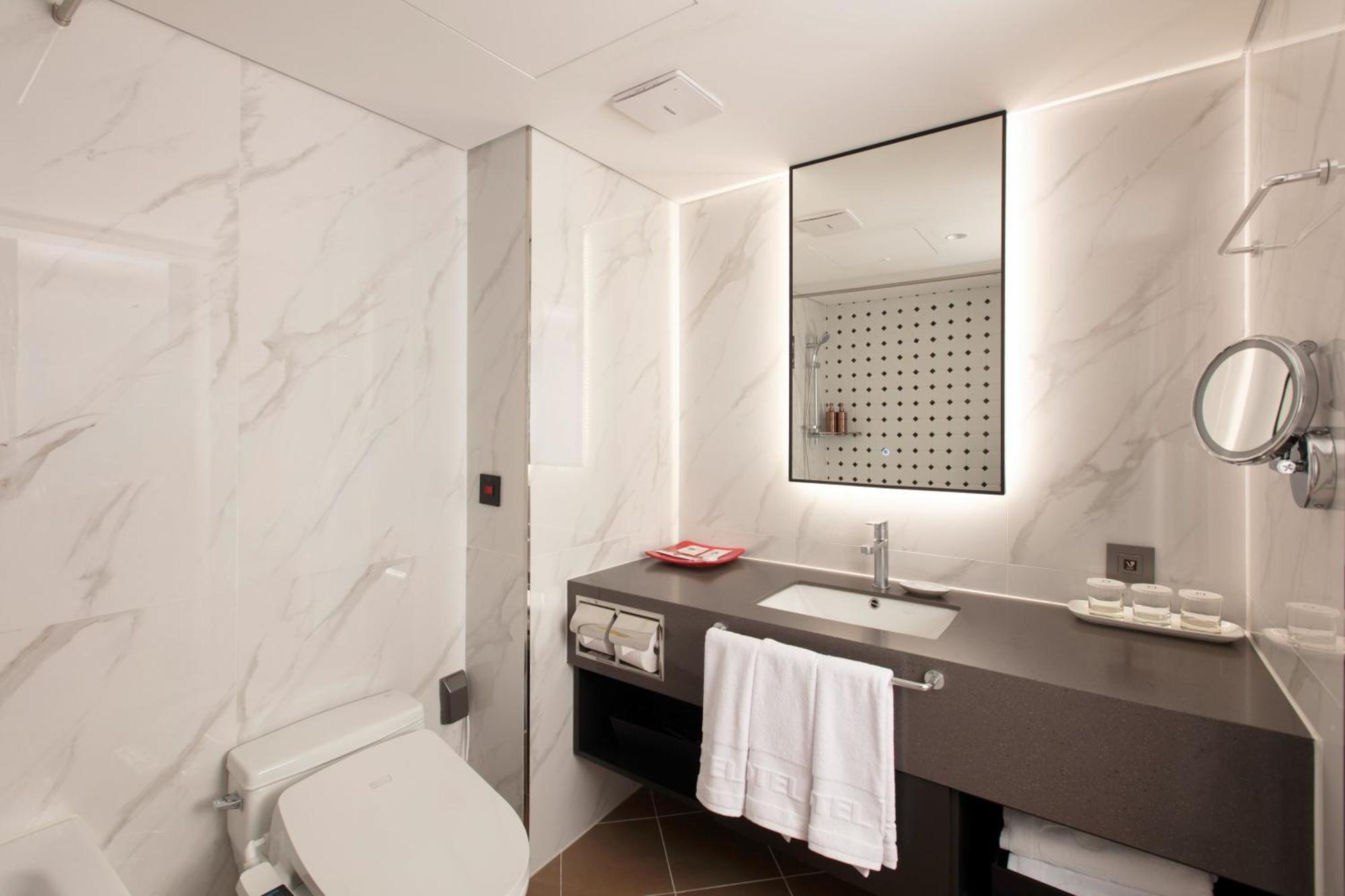 Modern Triple Room