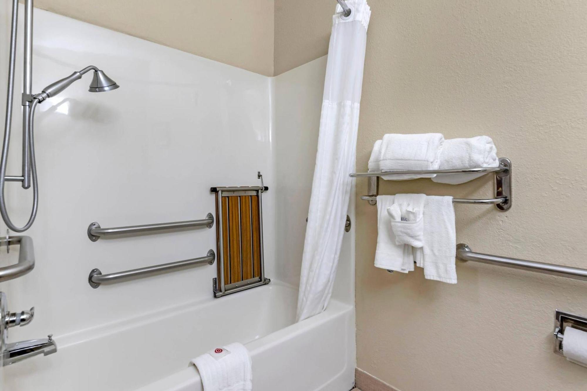 King Room with Accessible Tub - Accessible/Non-Smoking