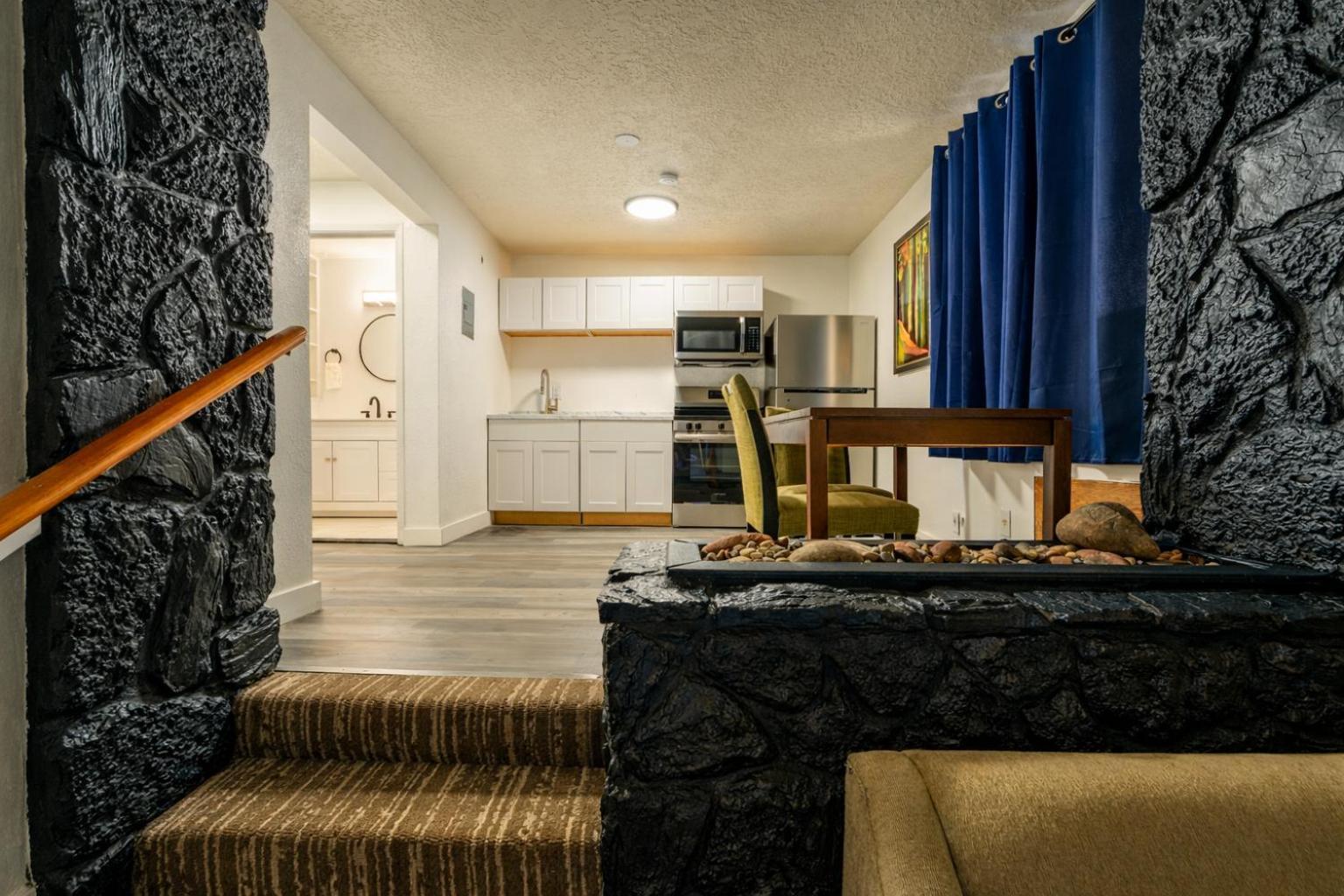 Two-Bedroom Suite,1758579431:JPEG