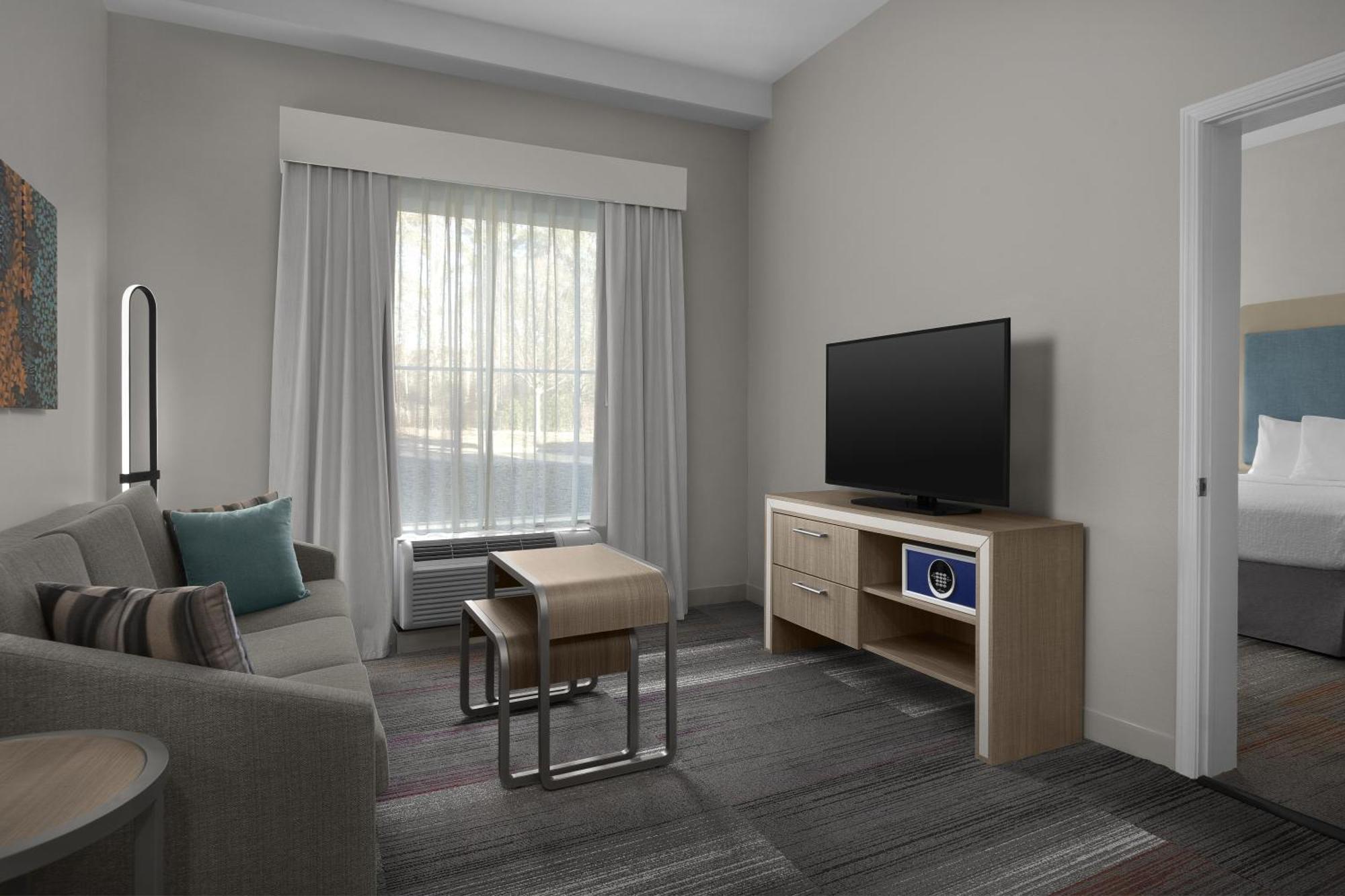 Suite with Two Queen Beds and Roll-In Shower - Mobility and Hearing Access/Non-Smoking
