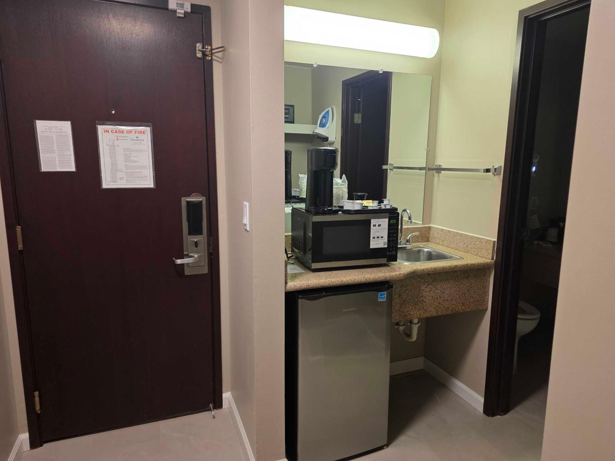 1 King Bed, Executive Room, River View, Non-Smoking