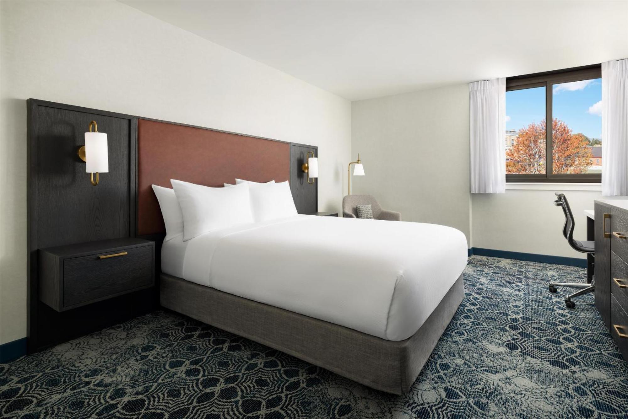 Queen Room - Mobility Accessible