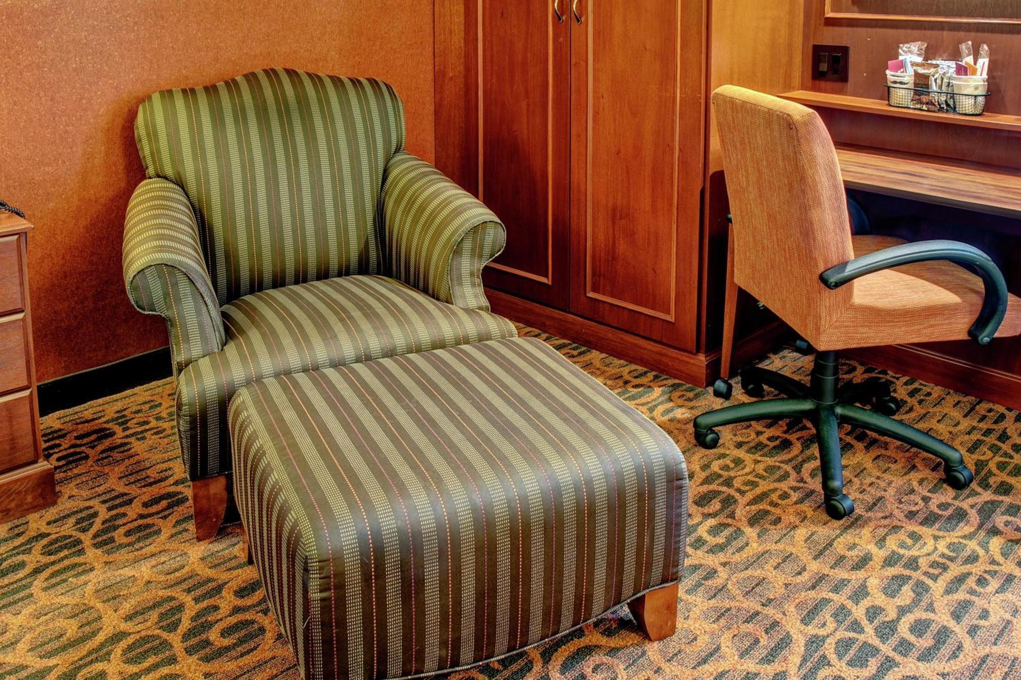 Room with Two Queen Beds - Non-Smoking