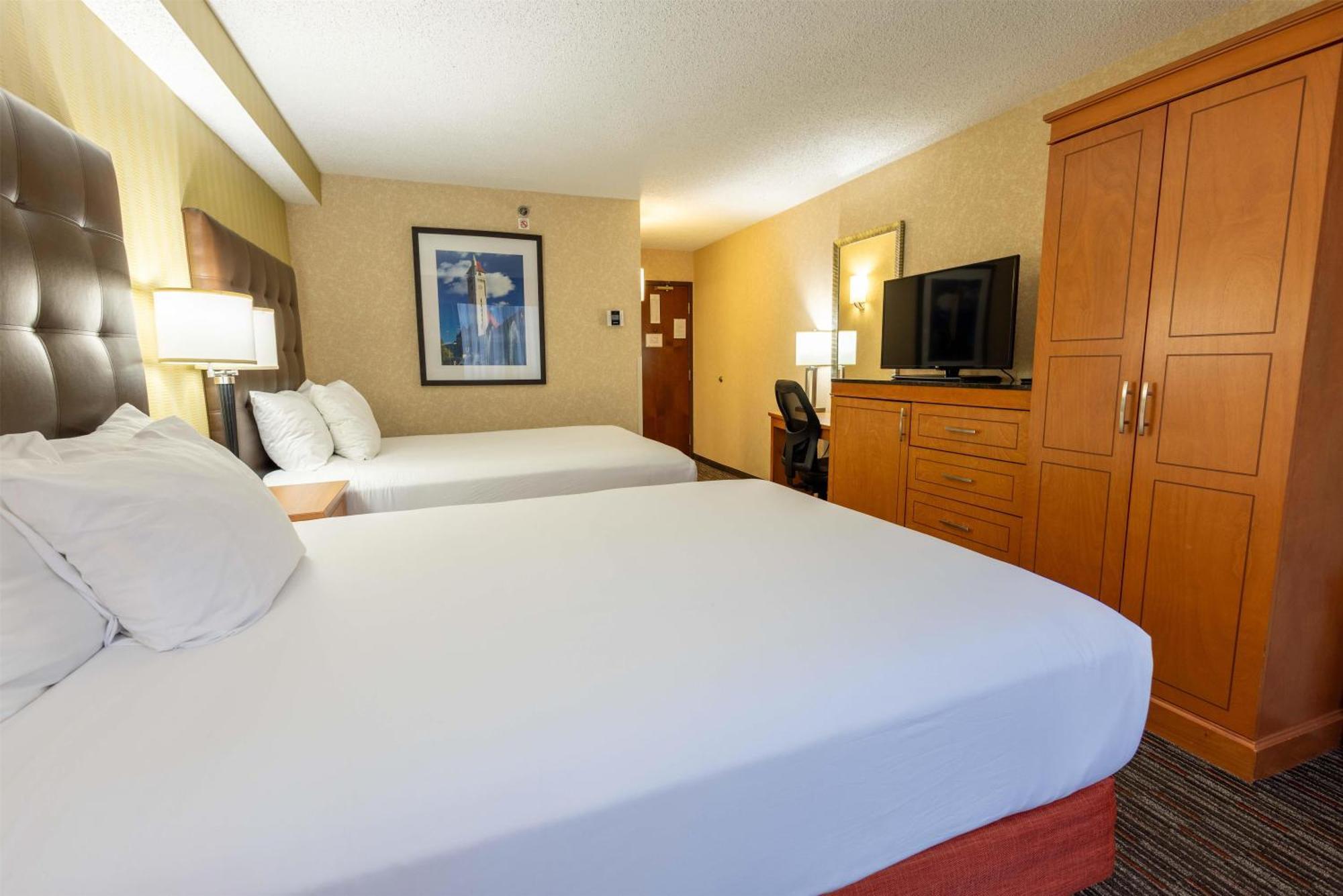 Deluxe Queen Room with Two Queen Beds