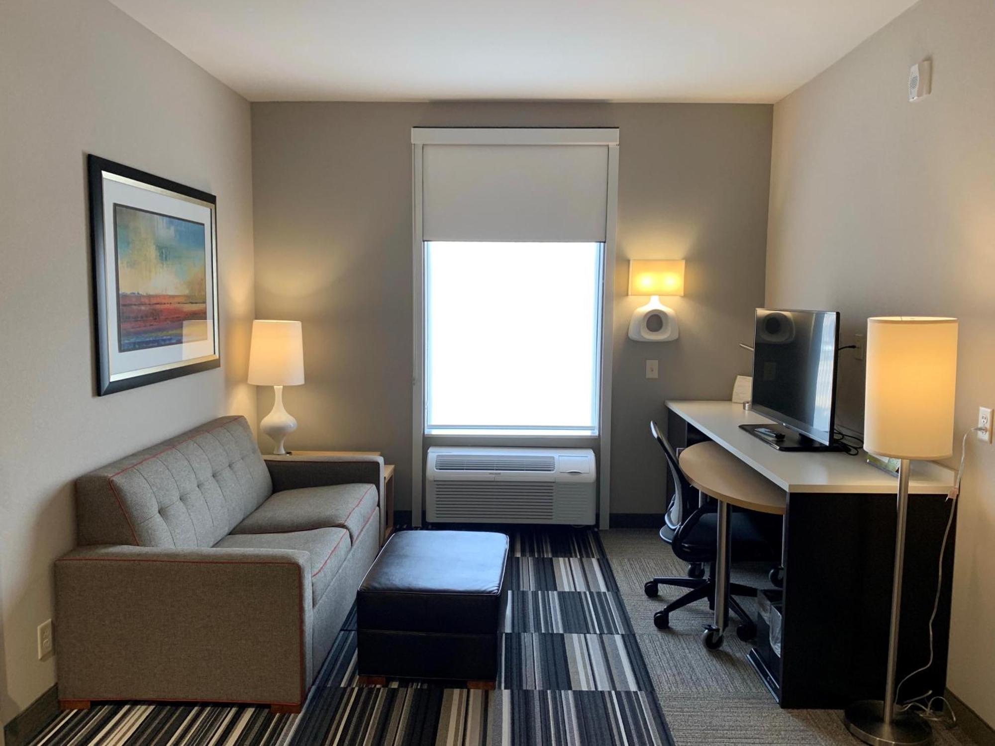 One-Bedroom King Suite - Non-Smoking