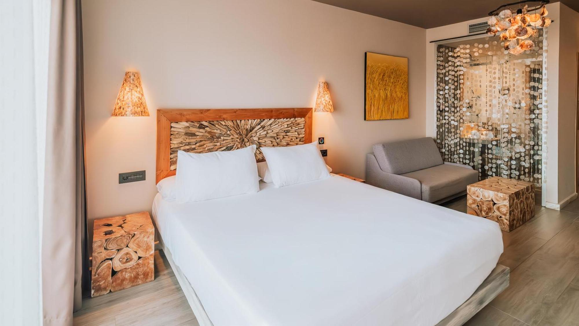 Superior Room with Pool View and Terrace