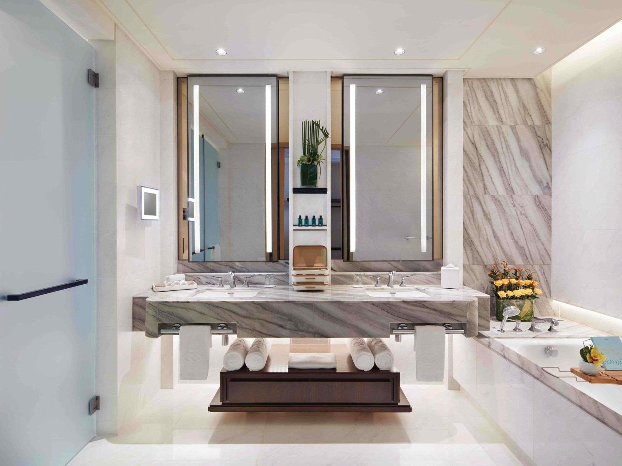 Luxury King Room with Heritage View, High Floor and Club Millésime Access
