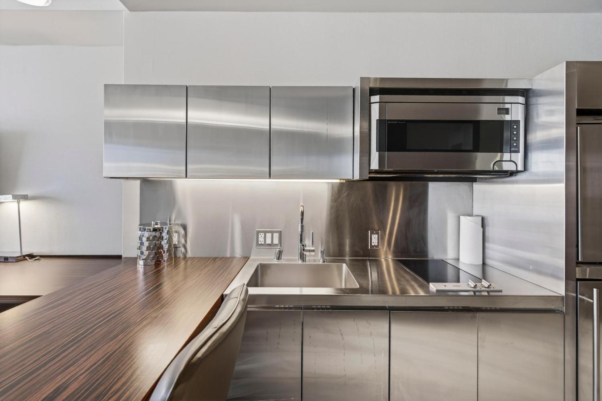 Two-Bedroom – Panoramic View & Balcony