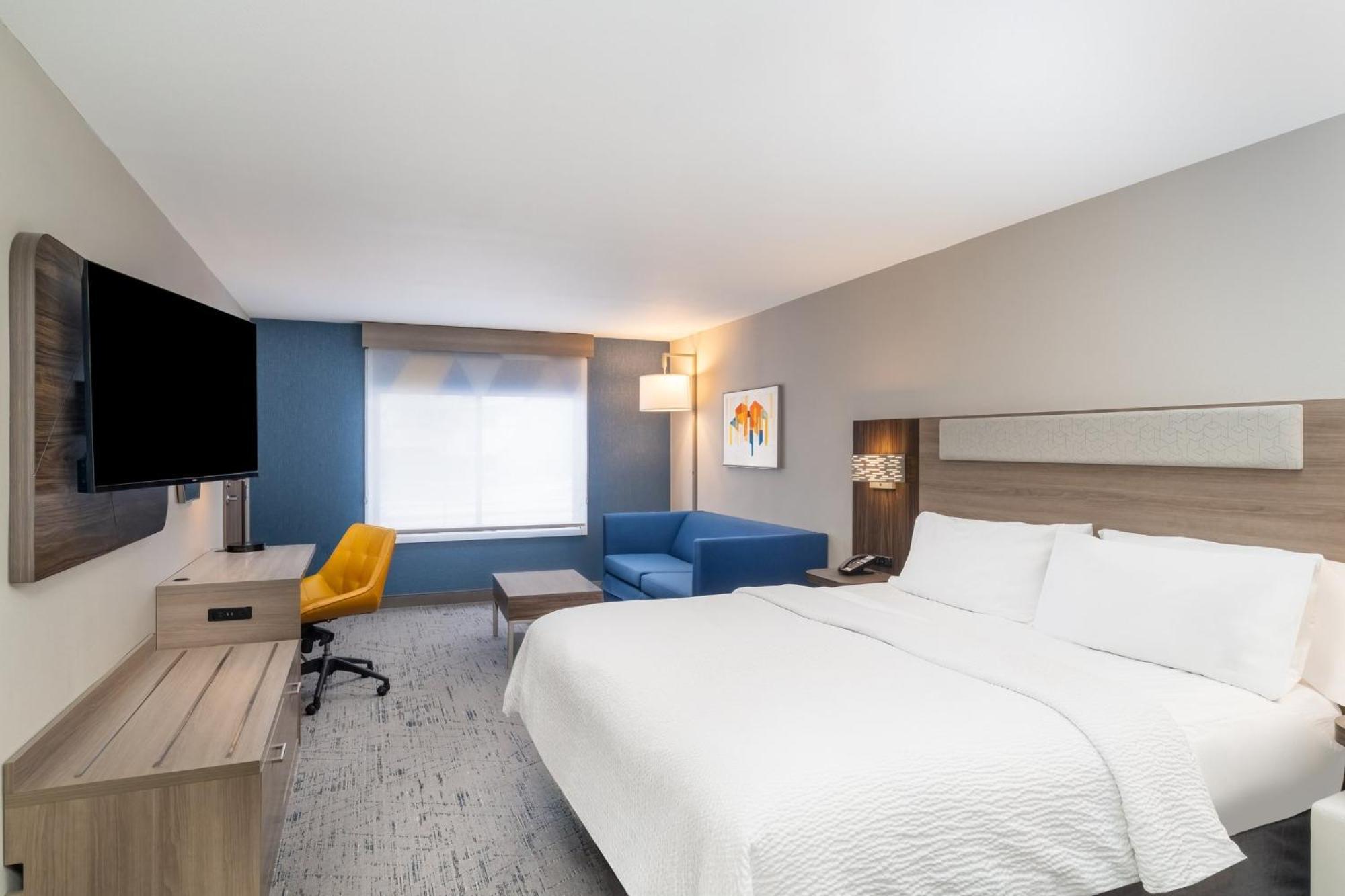 Standard King Room with Sofa Bed