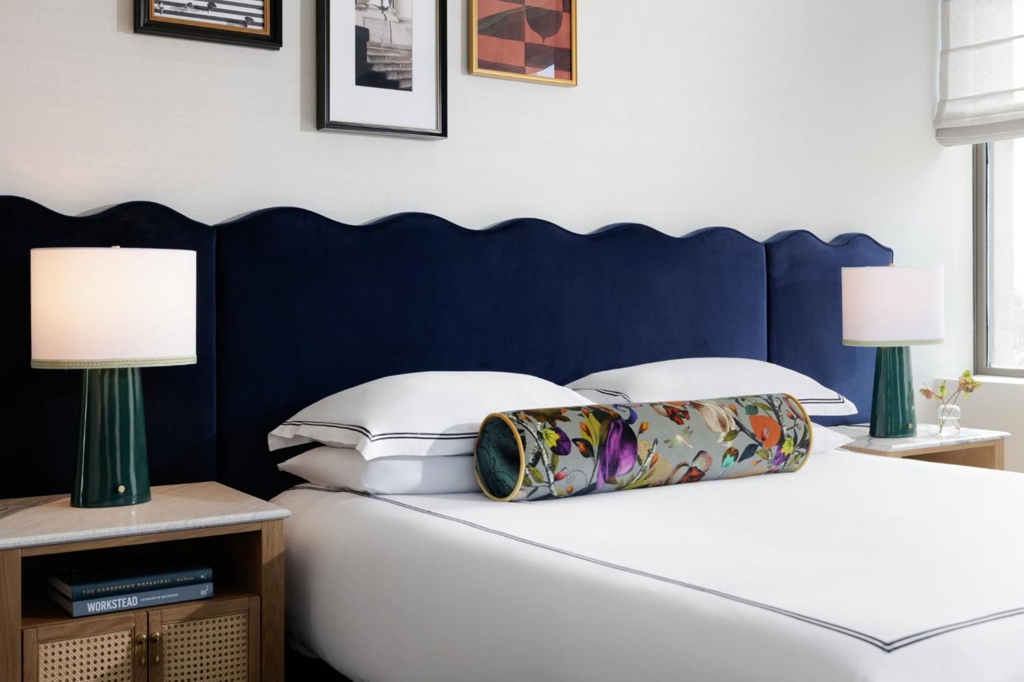 Premium King Room with Communications and Mobility Accessible Tub