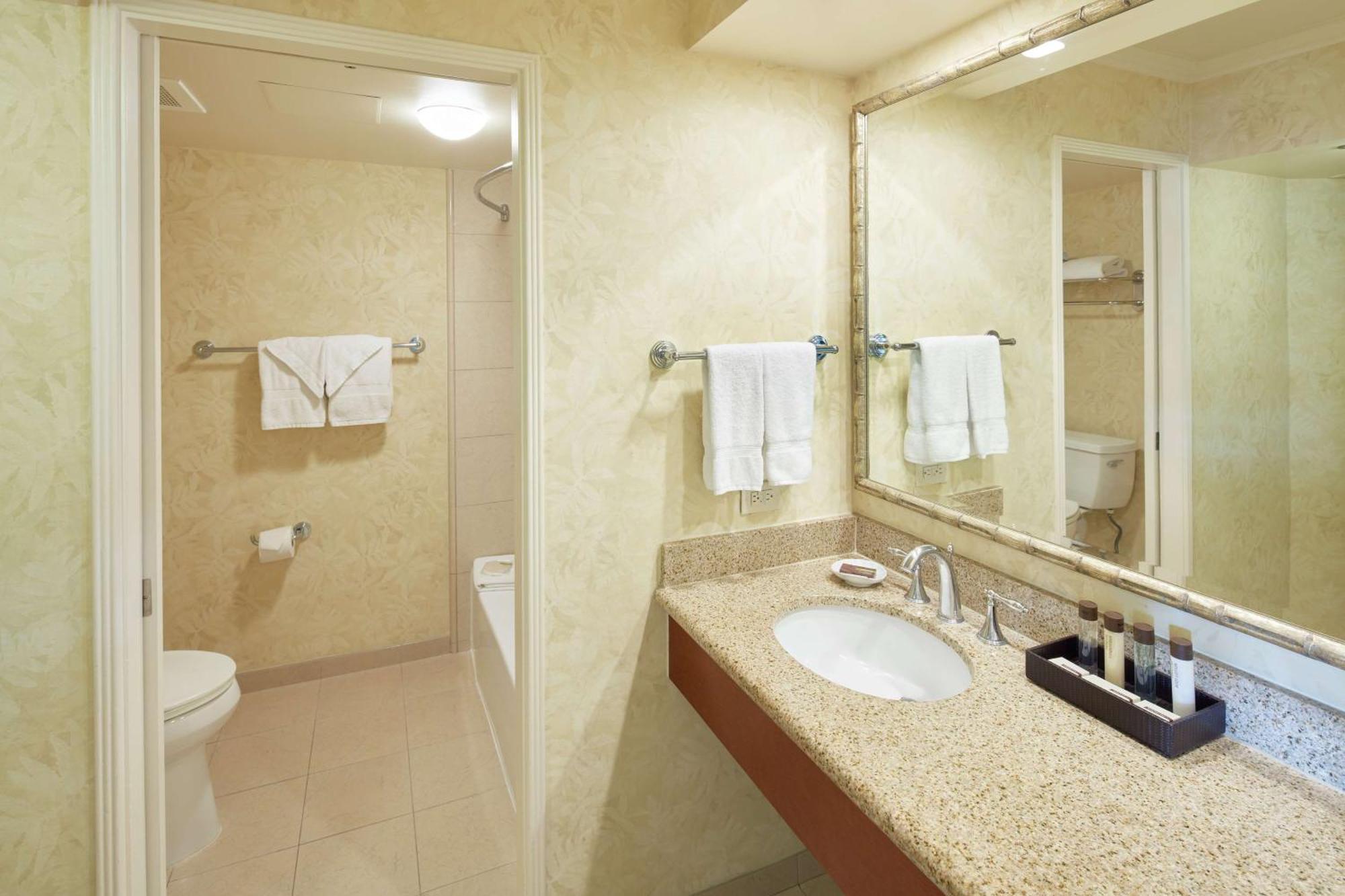 Club 2 Bedroom Ocean Front Suite 2 King Beds