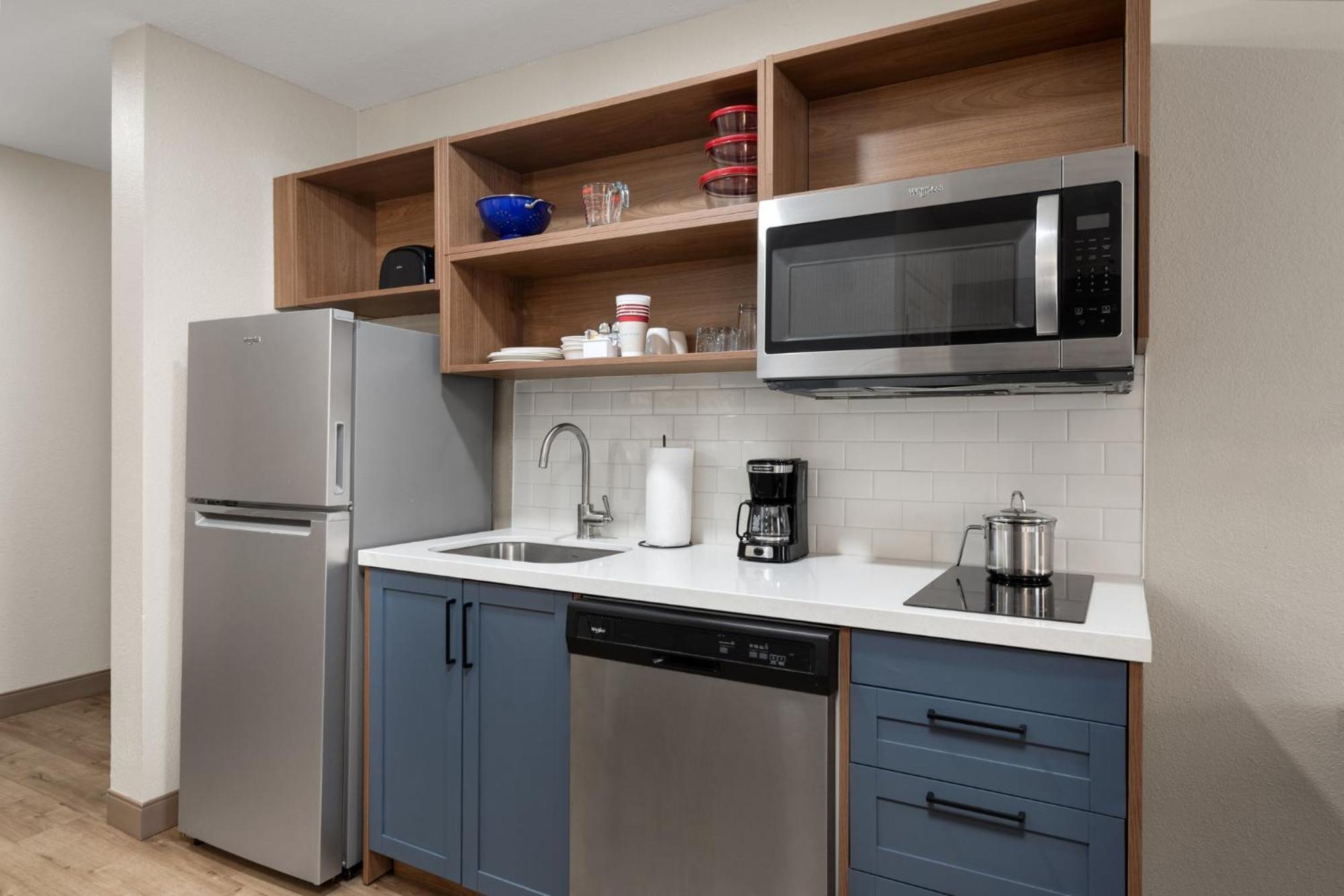 One-Bedroom King Suite - Non-Smoking