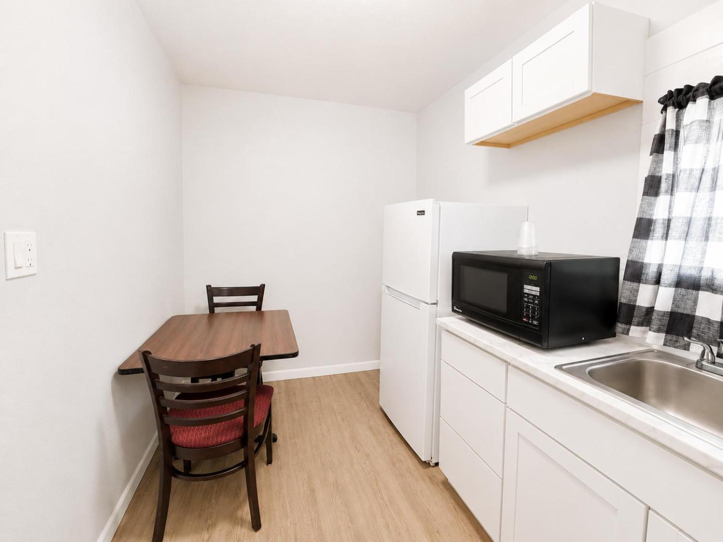 2 Queen Beds with Kitchenette