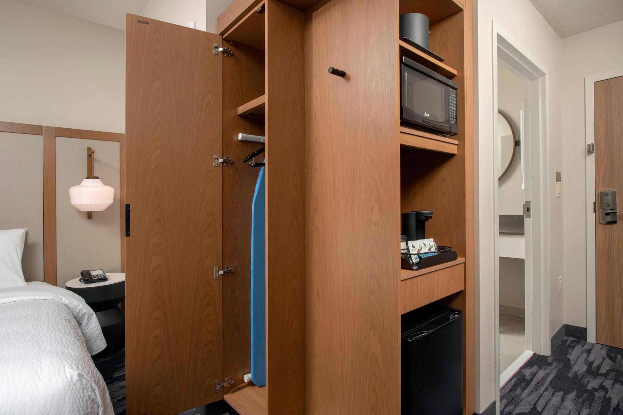 Queen Room with Two Queen Beds and Bathtub - Mobility Access/Hearing Accessible
