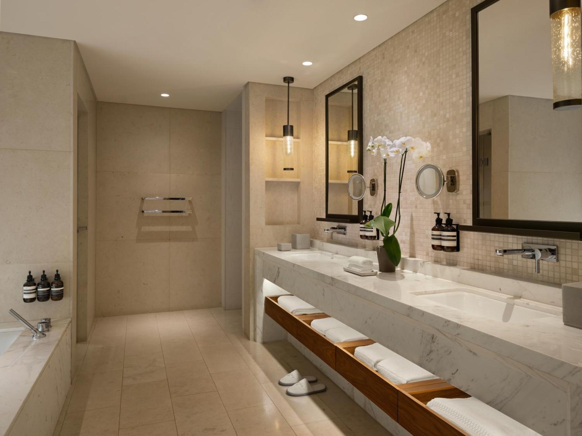 Seafront Deluxe Double or Twin Room with Private Pool
