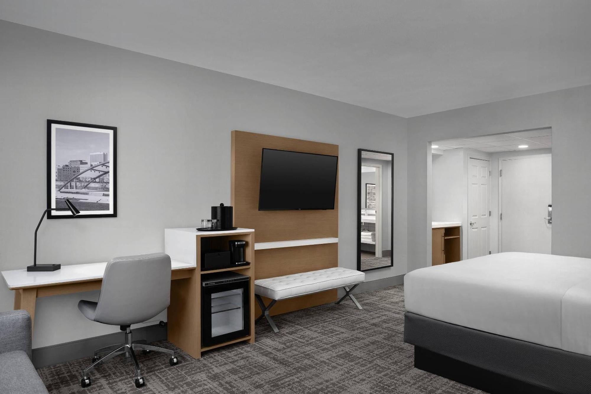 King Room with Sofa Bed - Non-Smoking