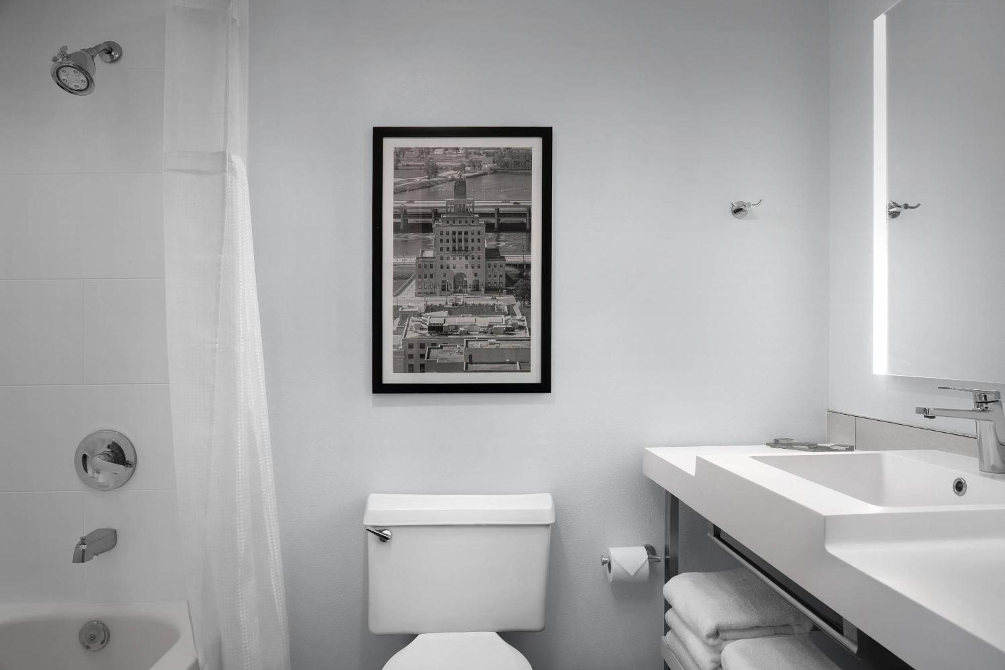One-Bedroom King Suite with Sofa Bed - Non-Smoking