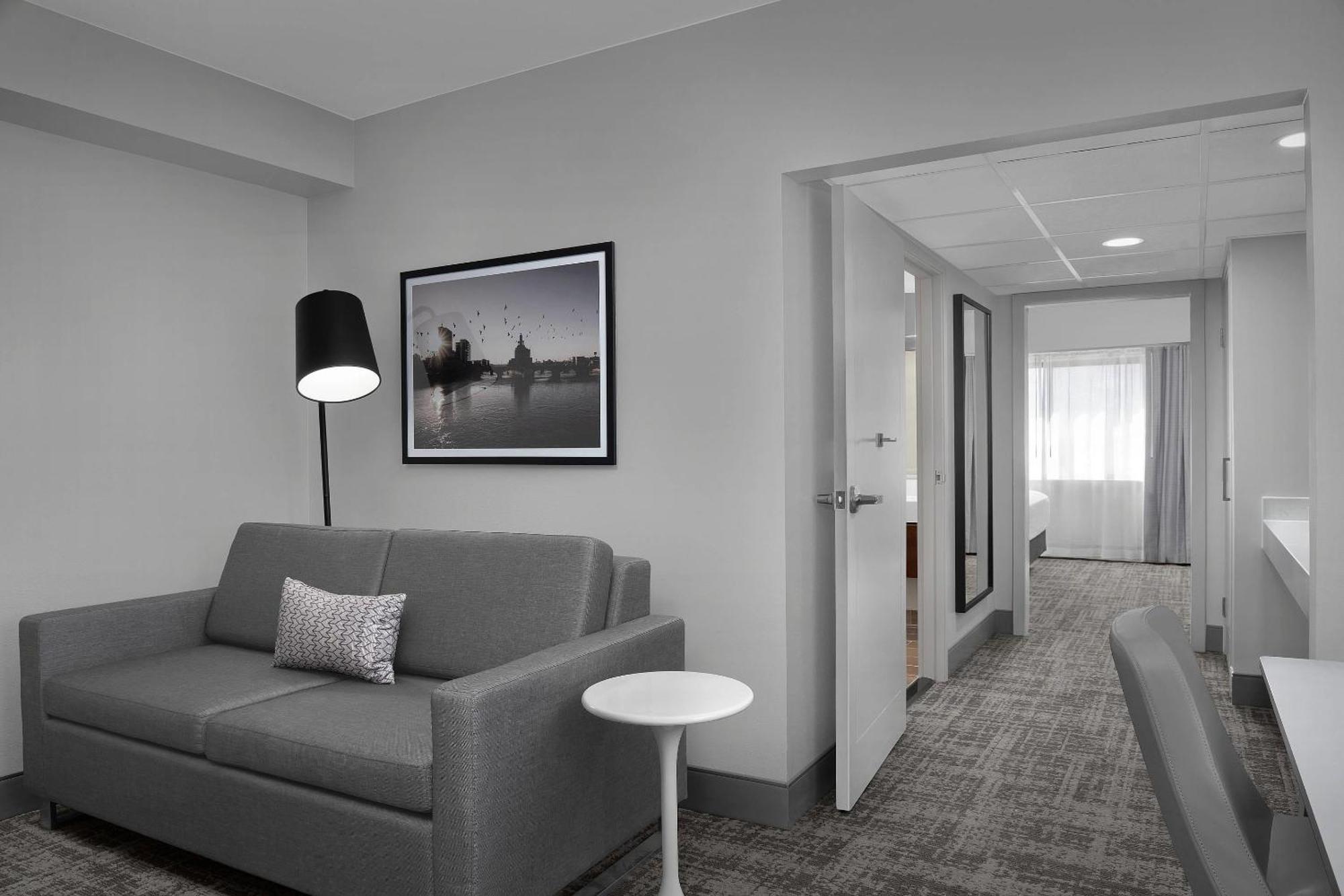 One-Bedroom King Suite - Disability Access/Non-Smoking