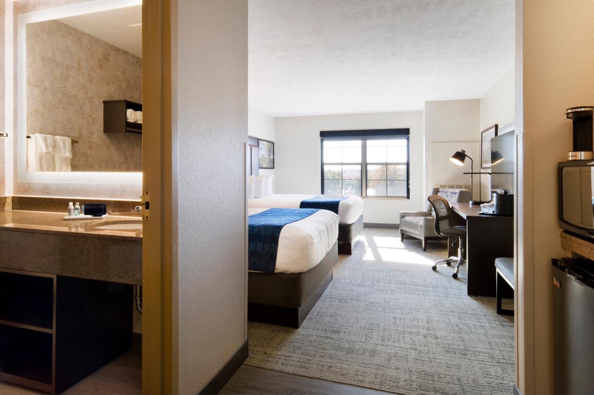 Deluxe Queen Room with Two Queen Beds