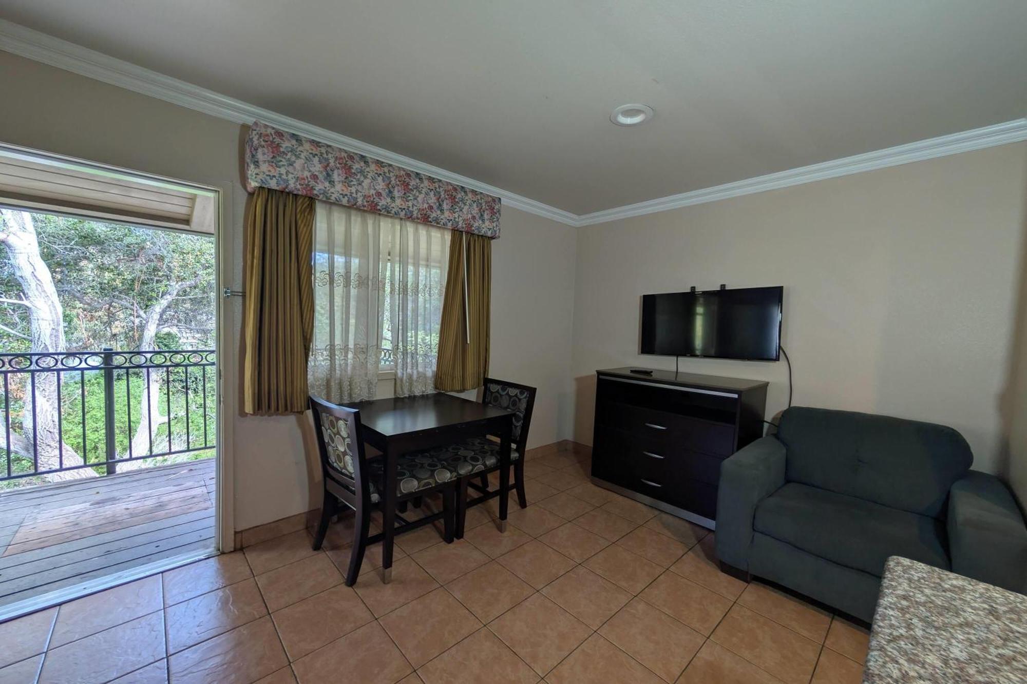 Two-Bedroom Suite with One King Bed and Two Queen Beds - Non-Smoking