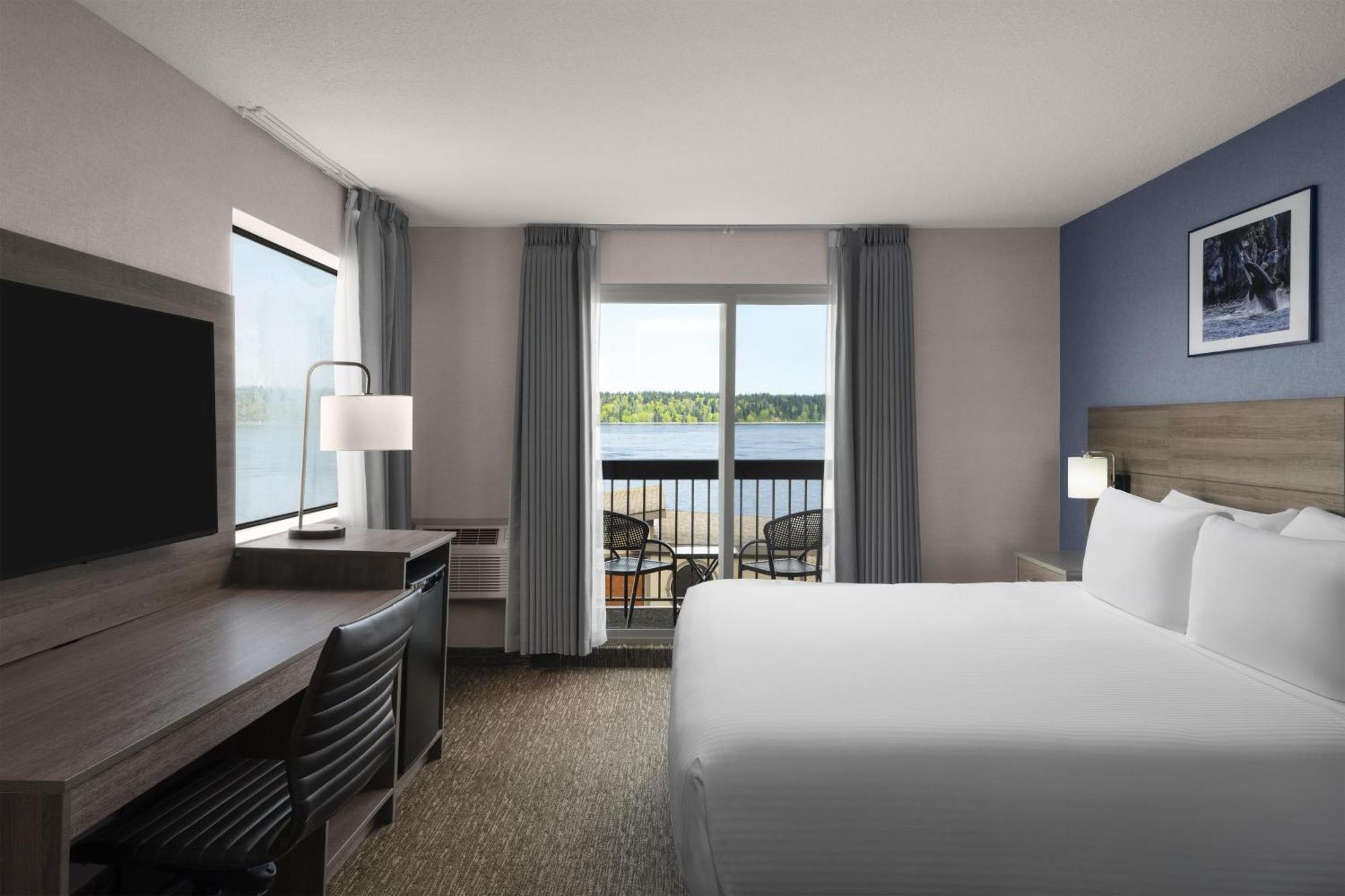 King Room with Balcony and Sitting Area - Non-Smoking/Beach-Front