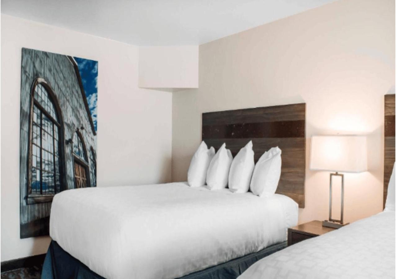 Queen Room with Two Queen Beds - Accessible/Non-Smoking