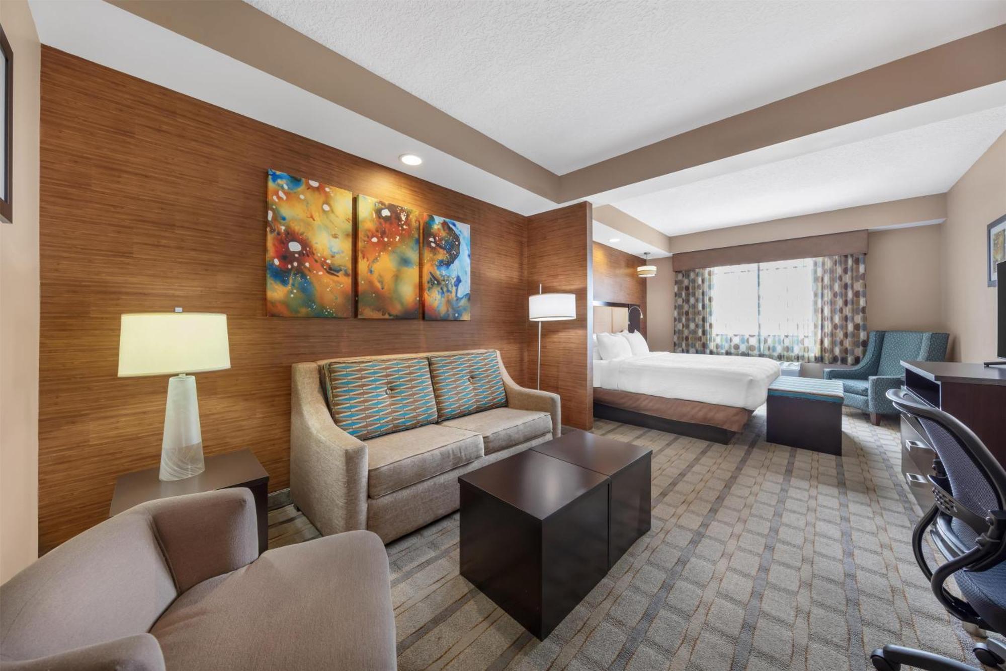 Deluxe King Room - Non-Smoking