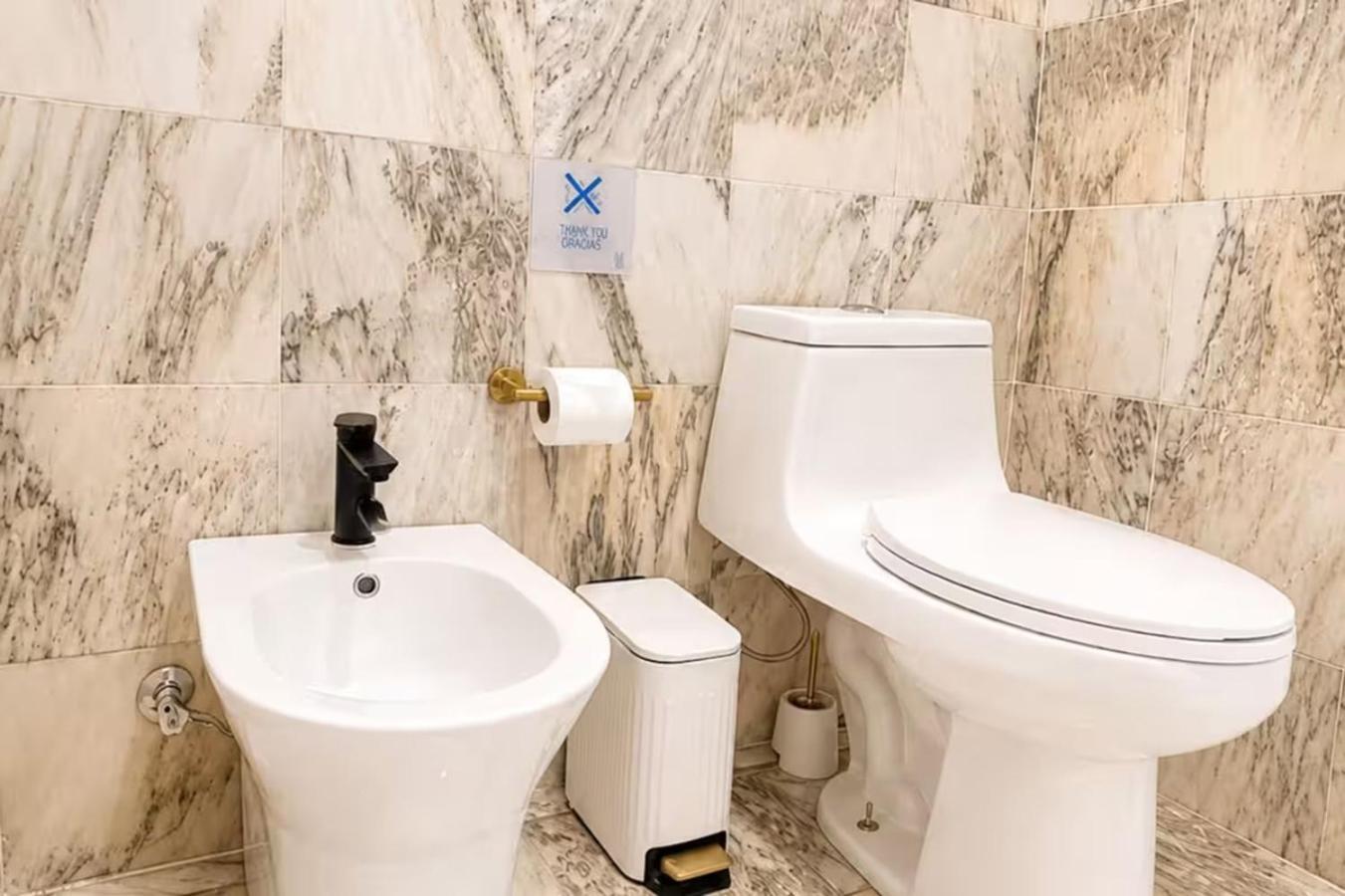 The Pearl King Suite