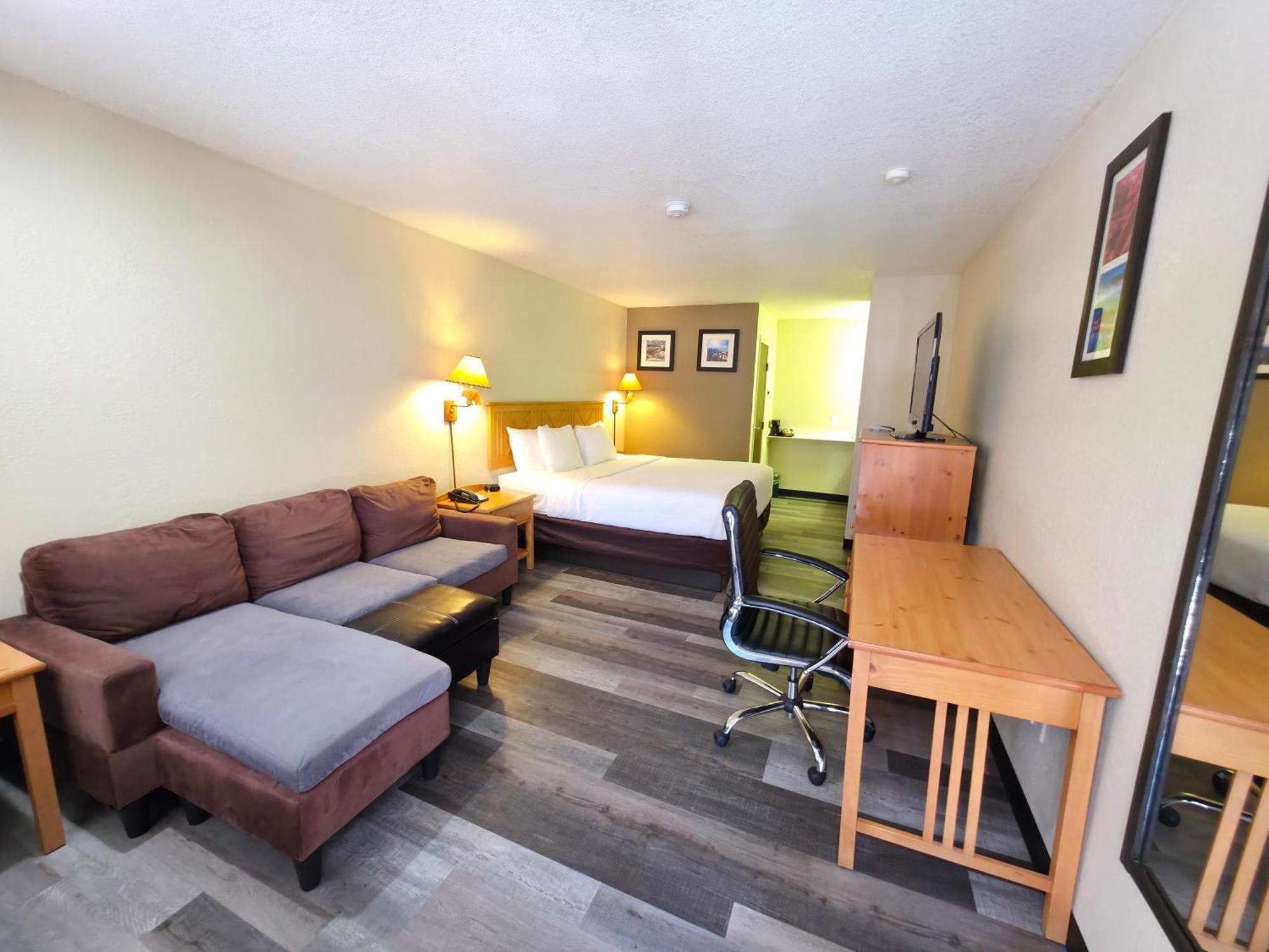 Standard King Room - Non-Smoking