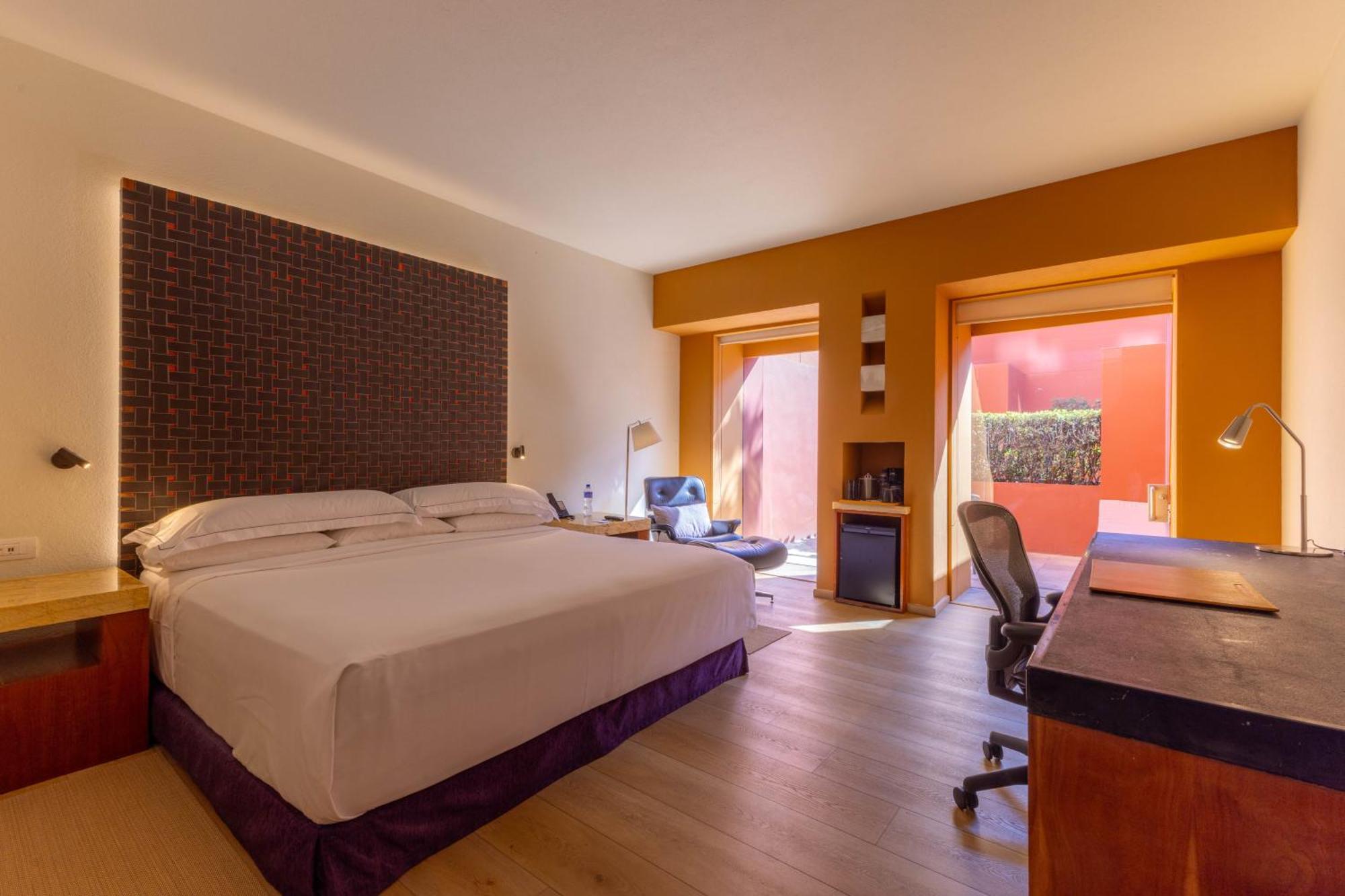 Superior Premium Level with Terrace and Pool Access