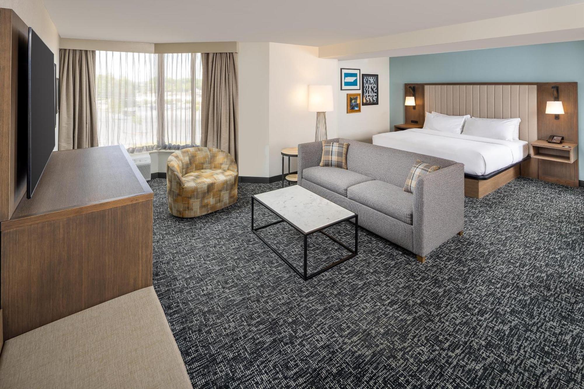 Junior King Suite with Sofa Bed - Non-Smoking