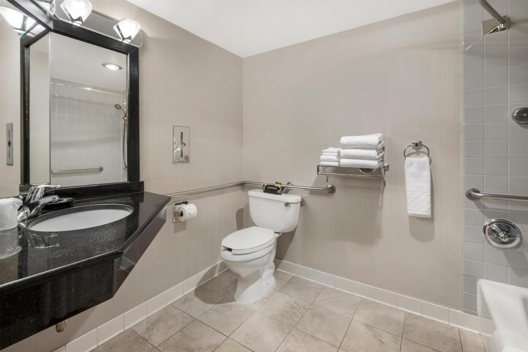 King Room with Bath Tub - Mobility Accessible/Non-Smoking