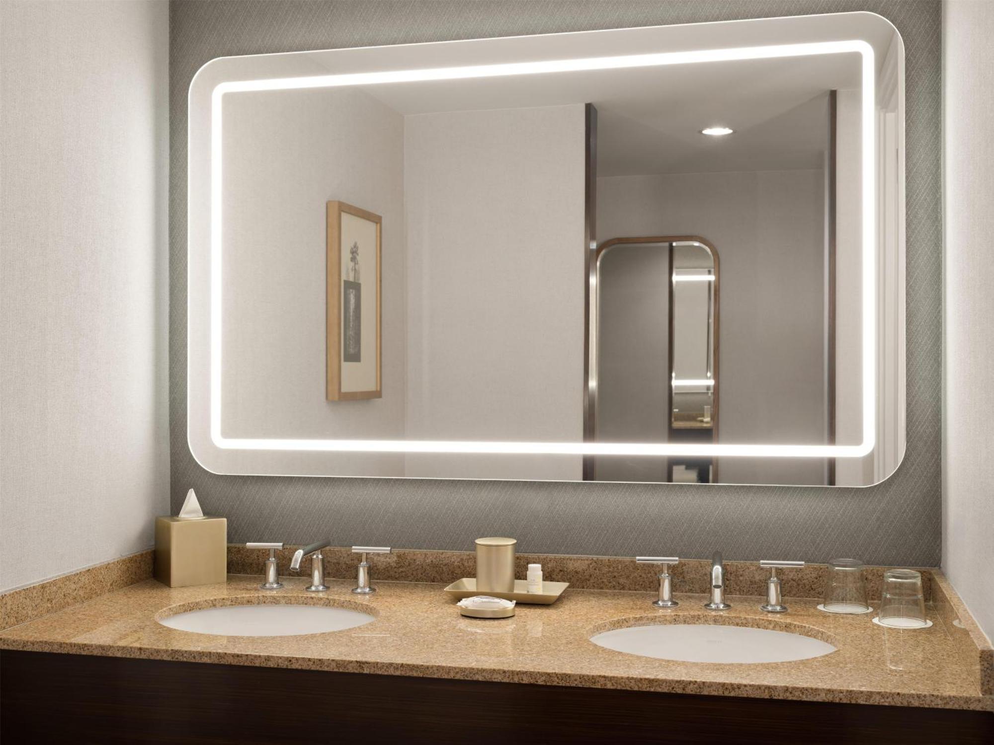 King Room with Roll-In Shower - Disability Access