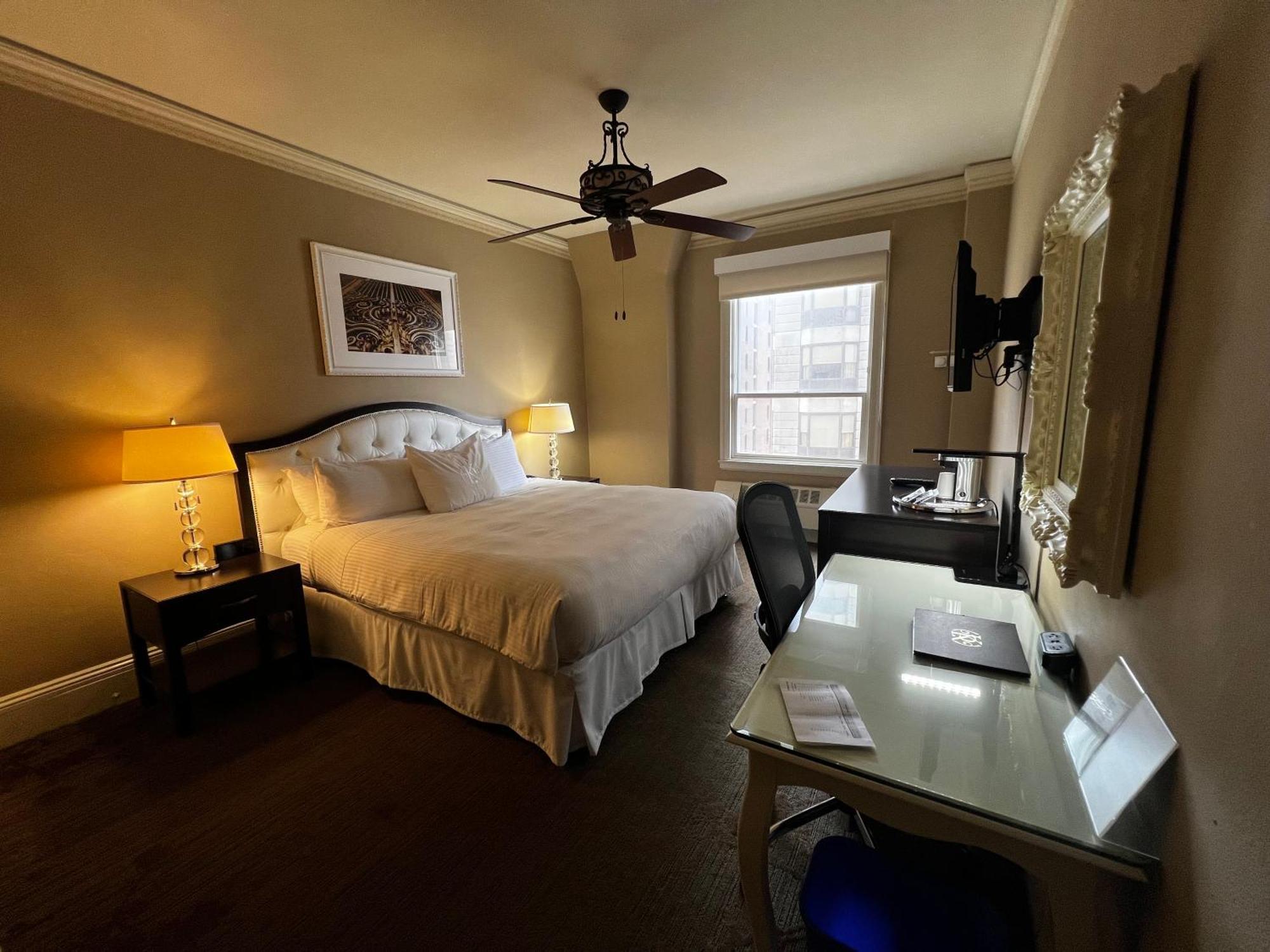 Deluxe King Room