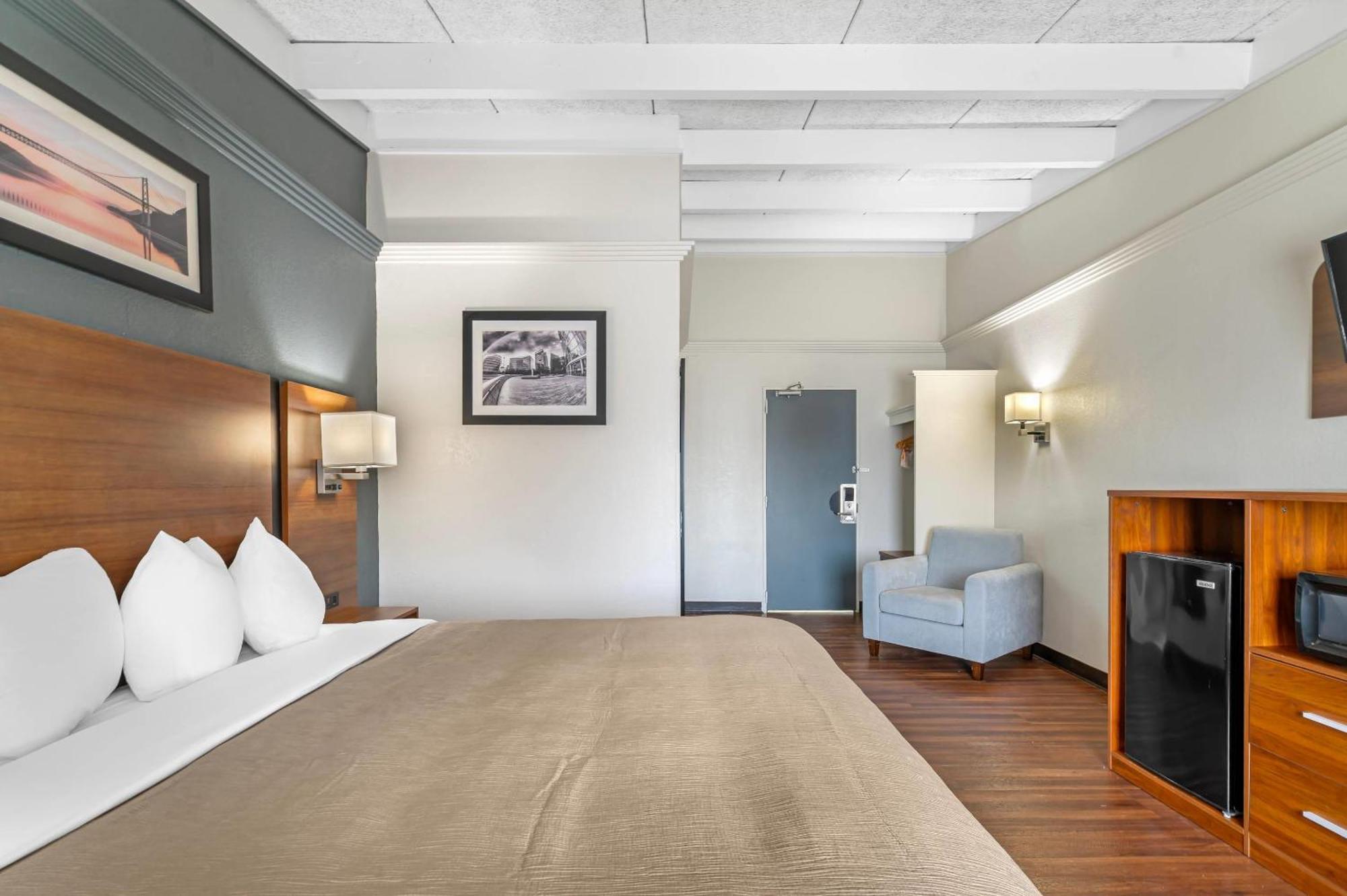 King Room - Non-Smoking