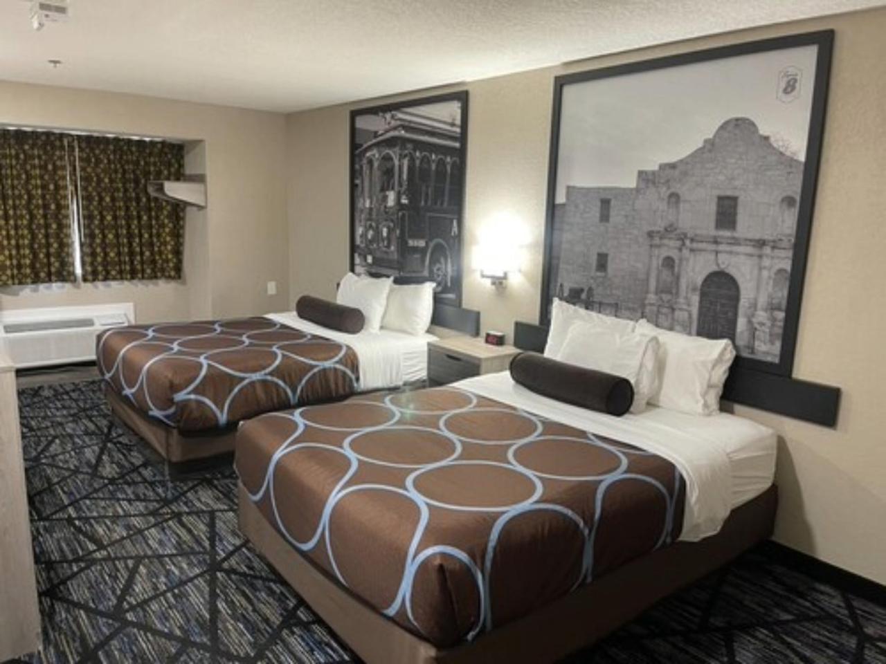 Queen Room with Two Queen Beds - Mobility Access/Non-Smoking