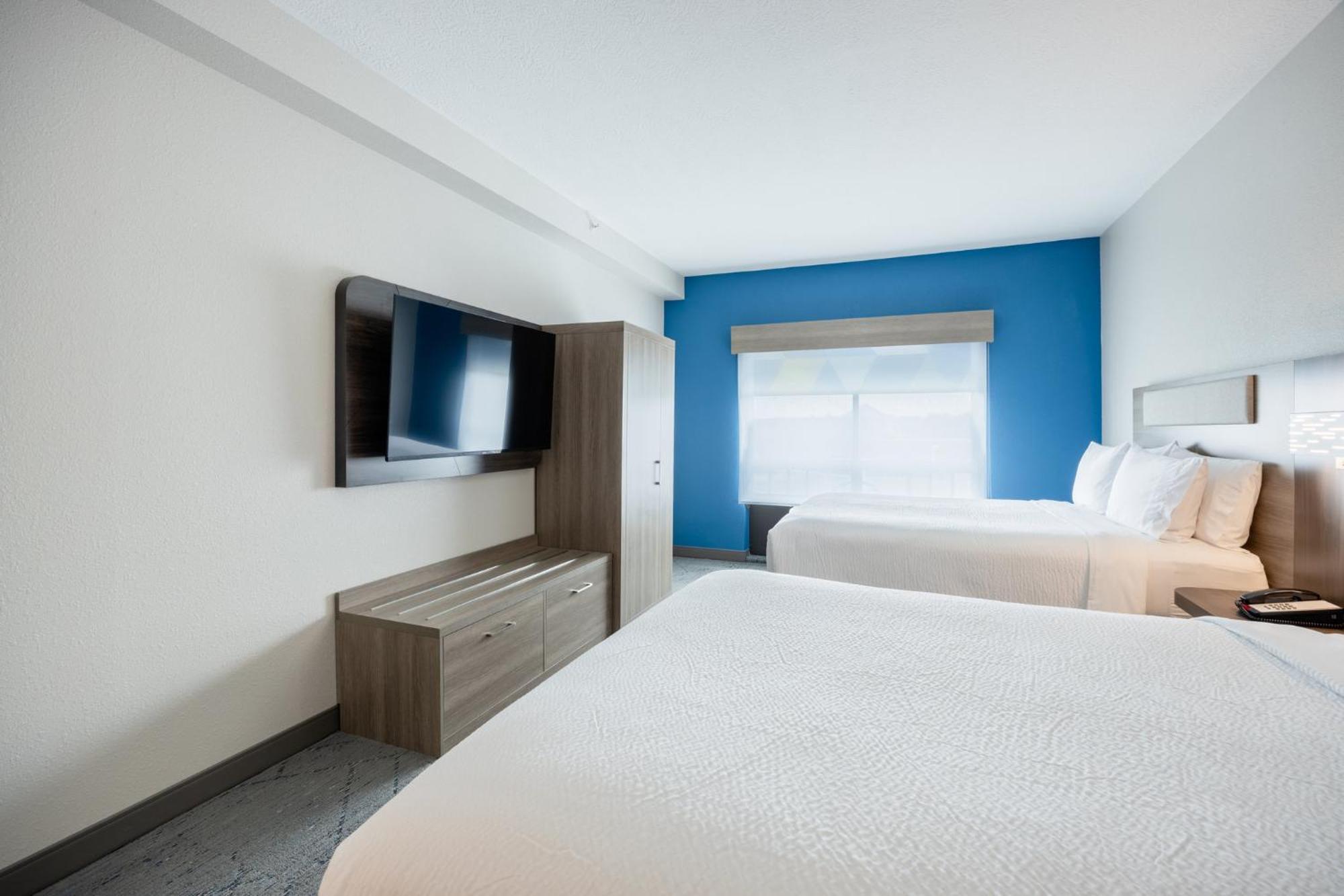 Queen Suite with Two Queen Beds